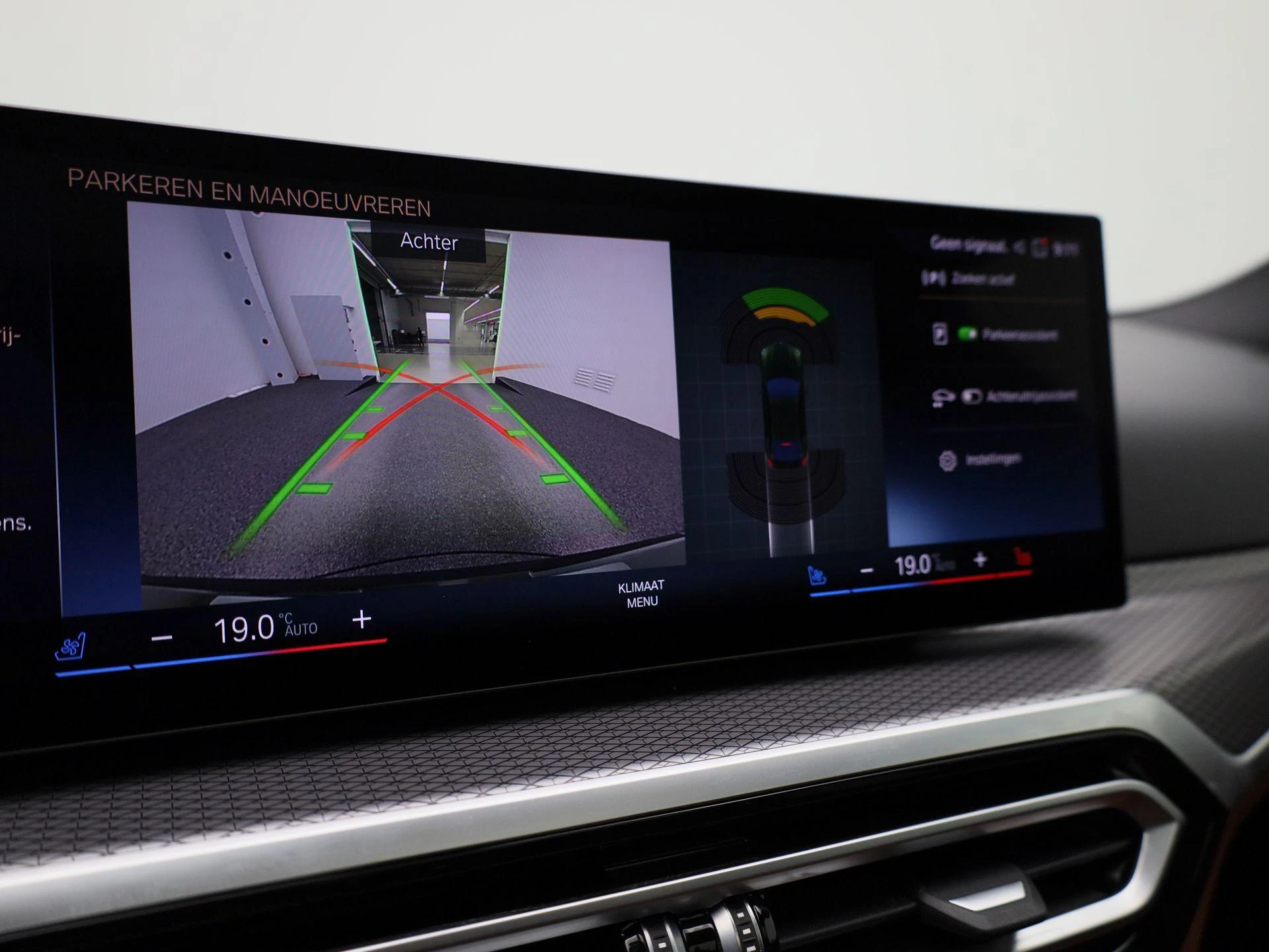 BMW-i4-image-31