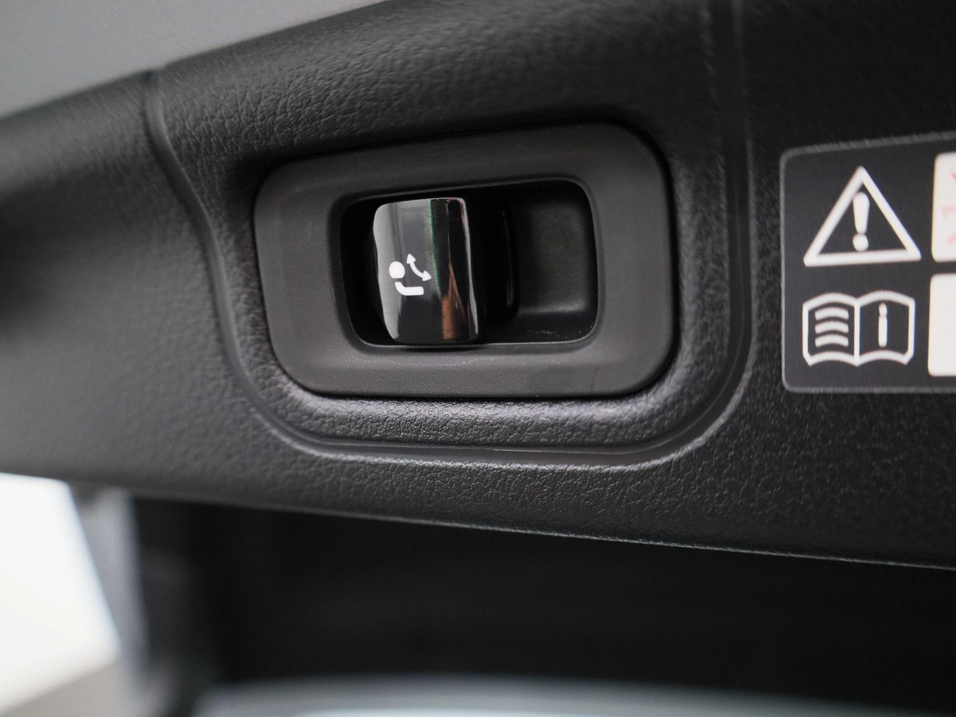Mercedes-Benz-C-Klasse-image-11