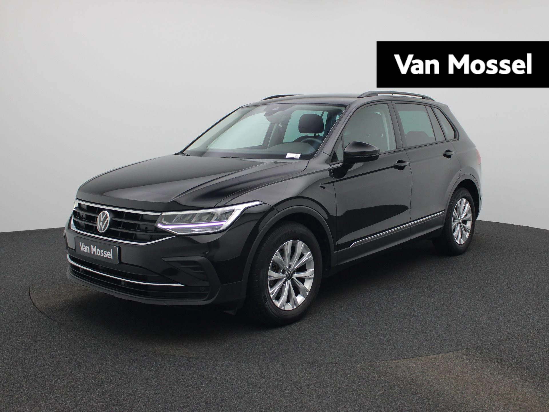 Volkswagen-Tiguan-image-0