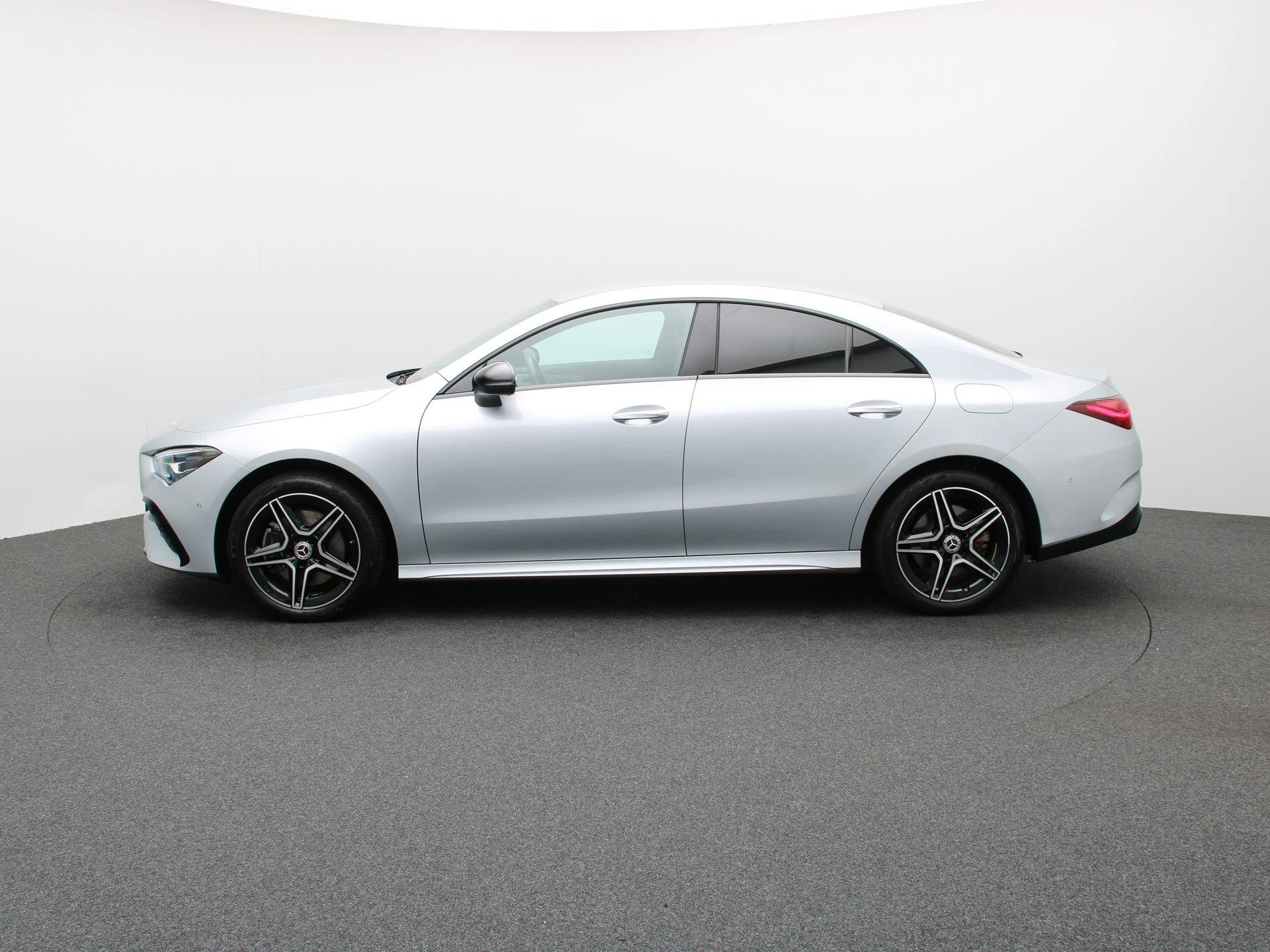 Mercedes-Benz-CLA-image-3