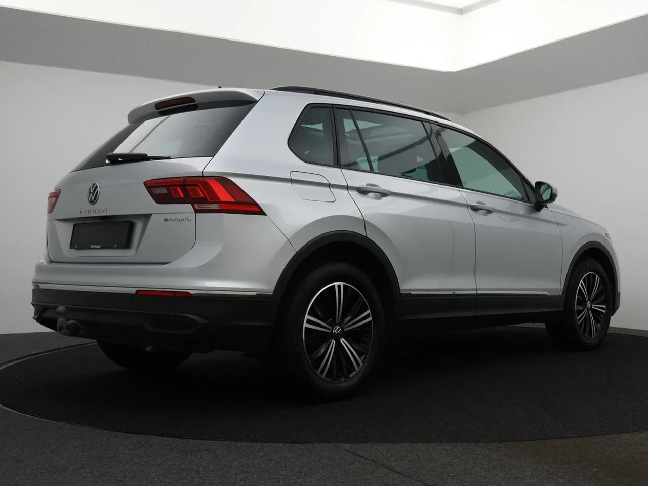 Volkswagen-Tiguan-image-6