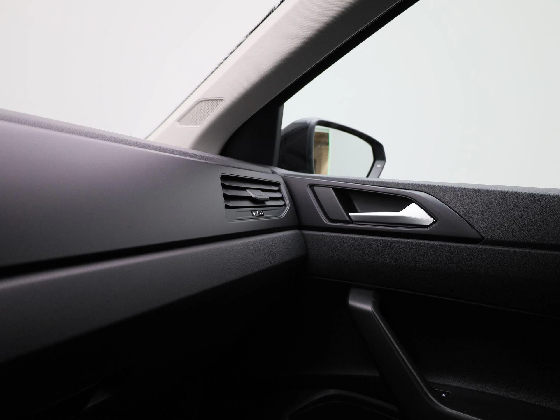 Volkswagen-Polo-image-25