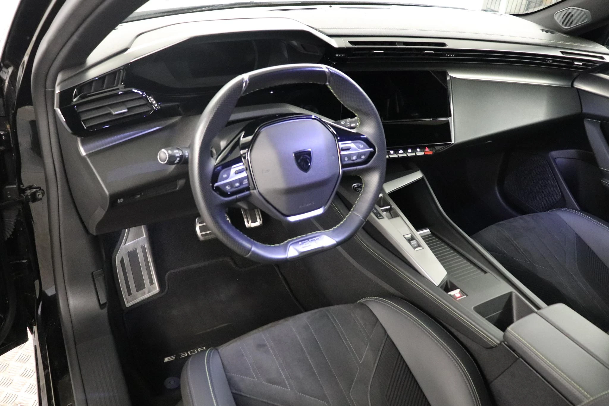 Peugeot-e-308-image-12