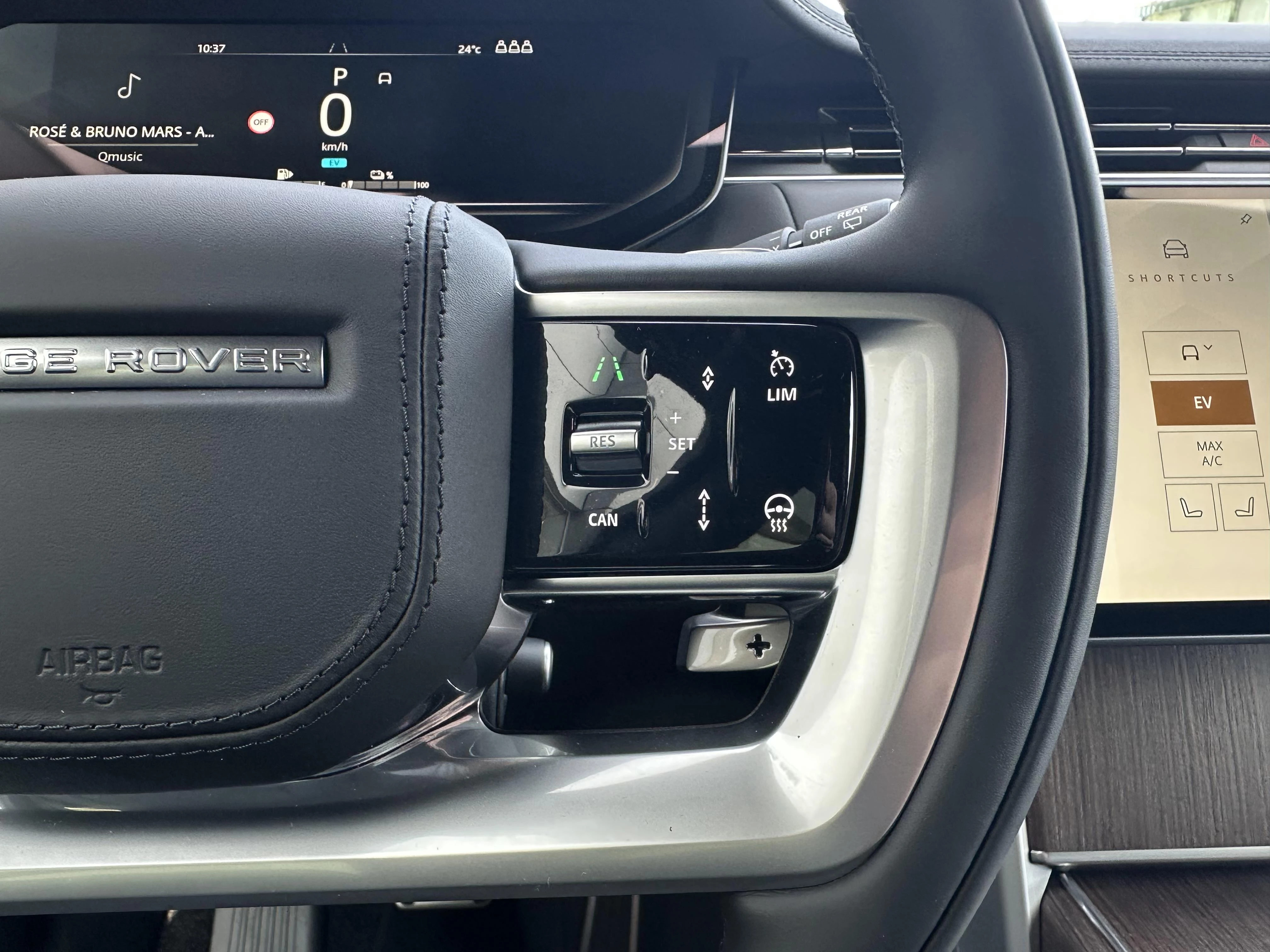 Land Rover-Range Rover-image-17