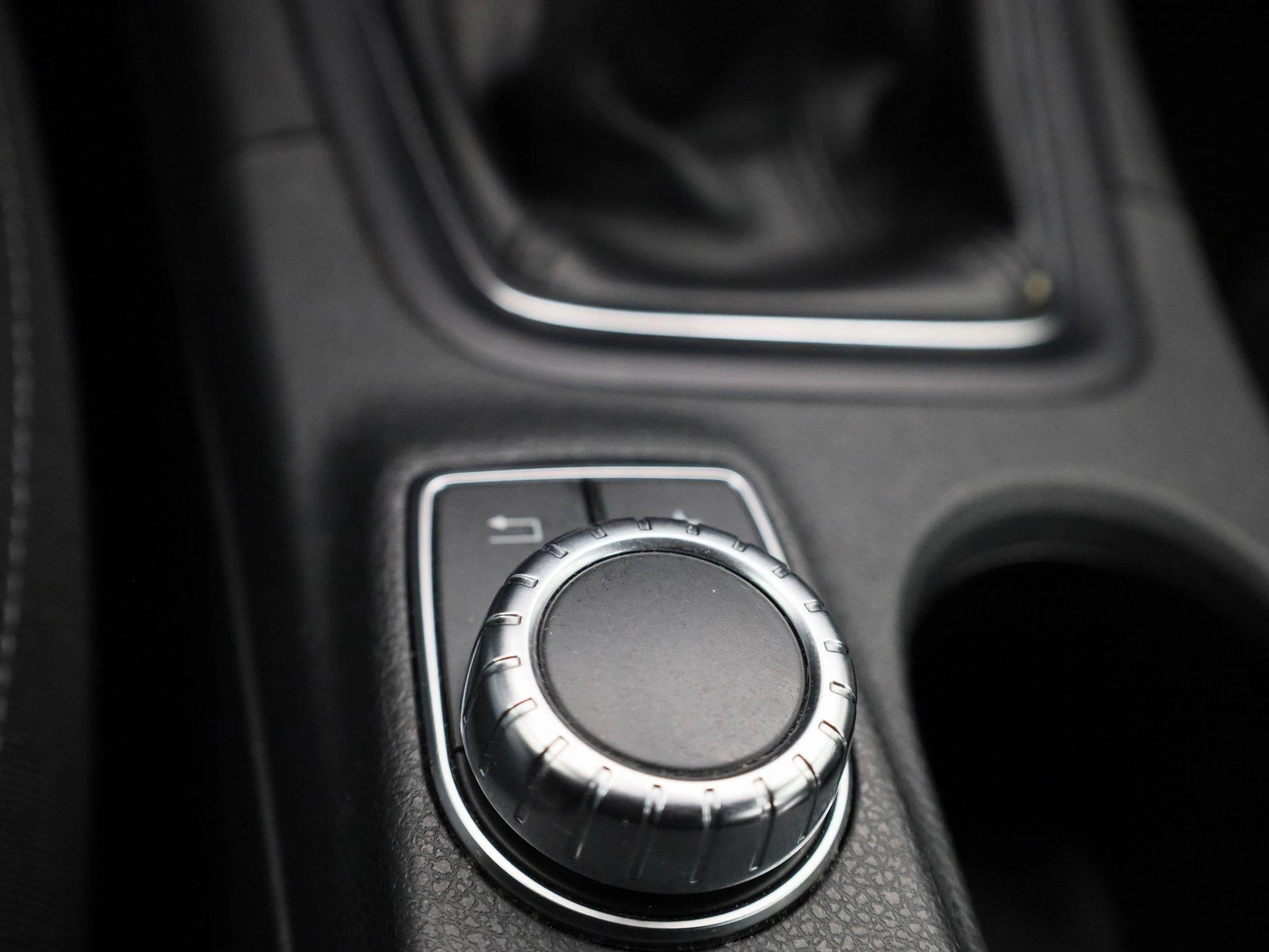 Mercedes-Benz-B-Klasse-image-25