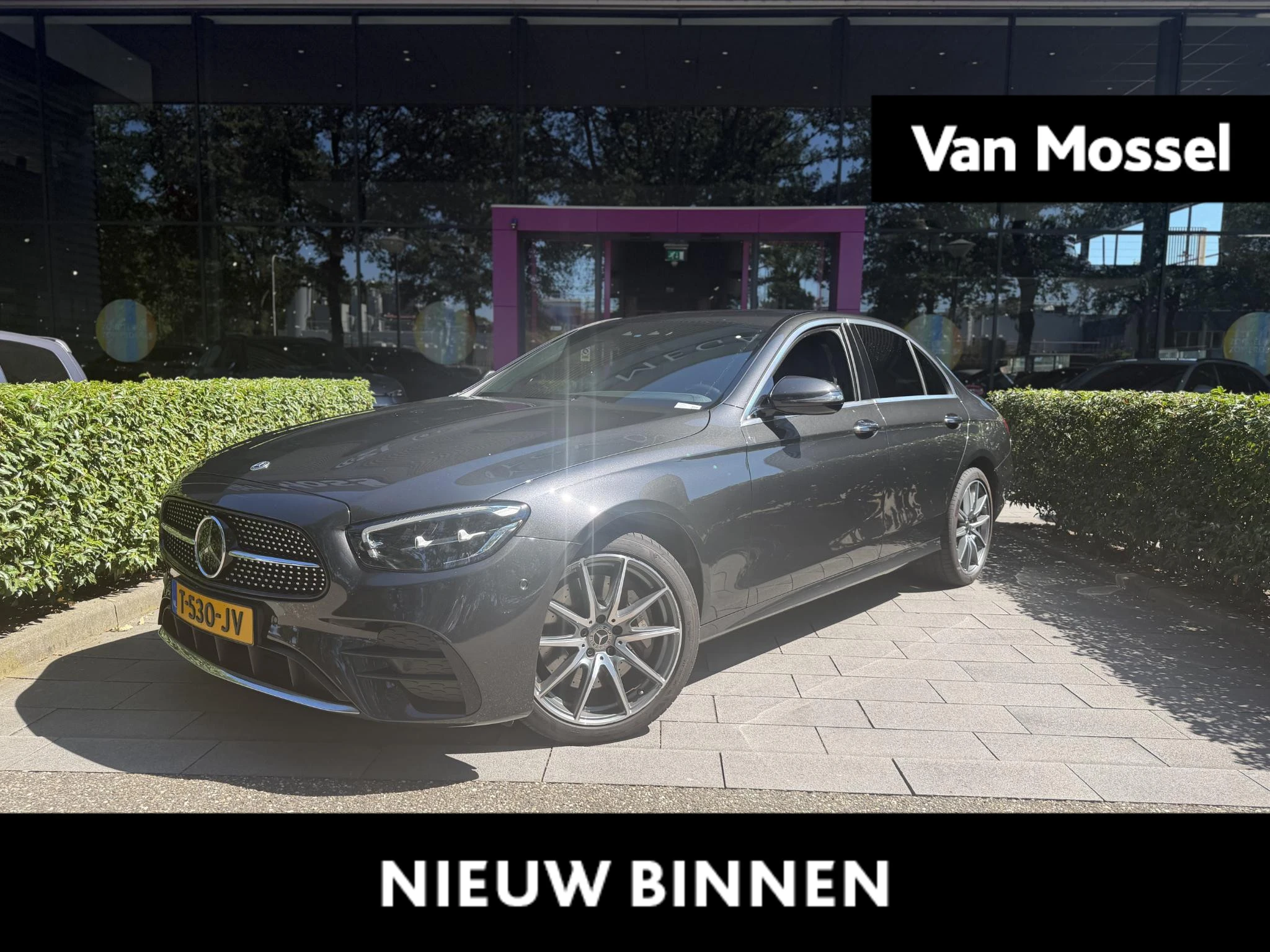 Mercedes-Benz-E-Klasse-image-0