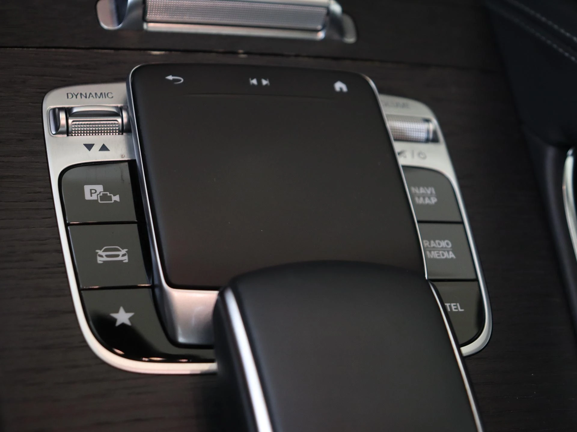 Mercedes-Benz-GLE-image-26