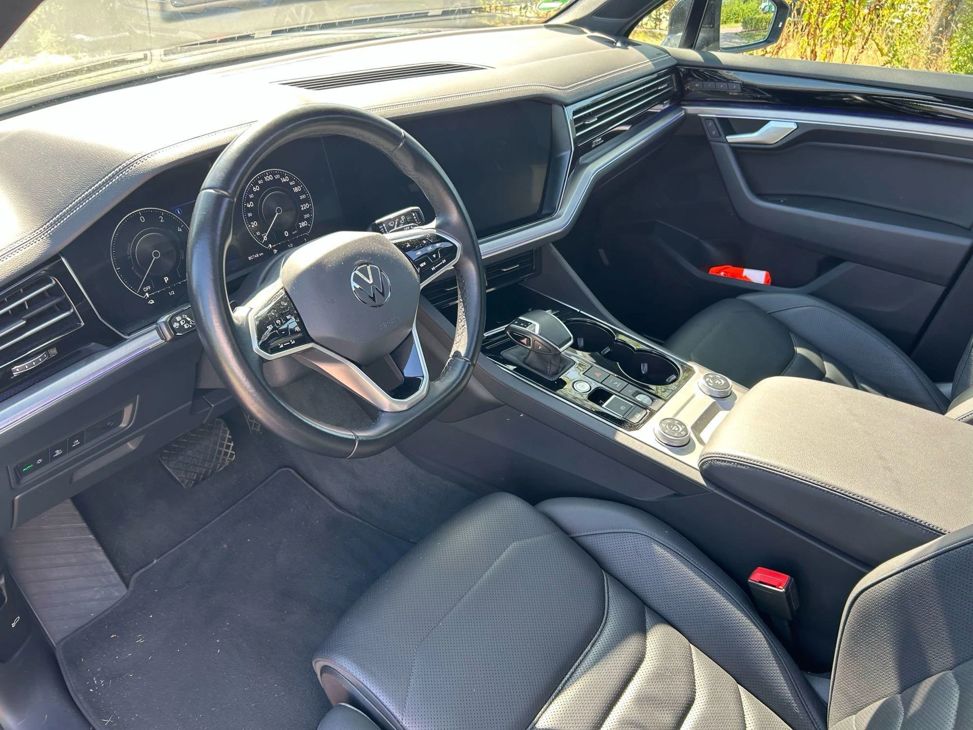 Volkswagen-Touareg-image-13