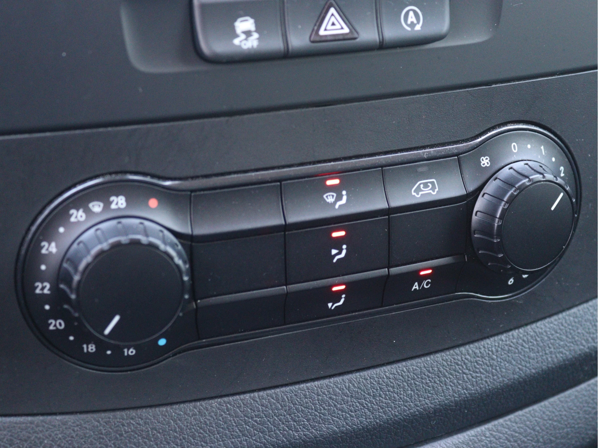 Mercedes-Benz-Vito-image-13