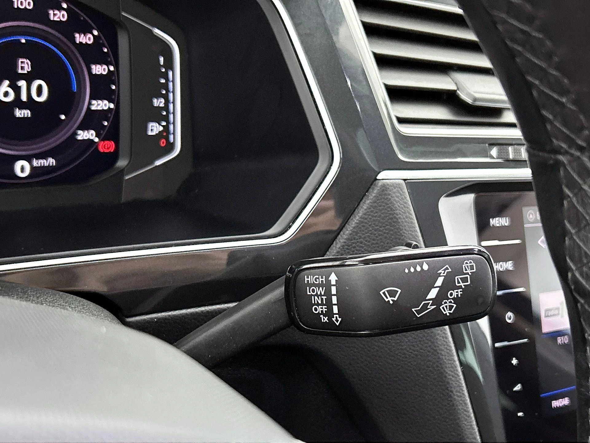 Volkswagen-Tiguan-image-8