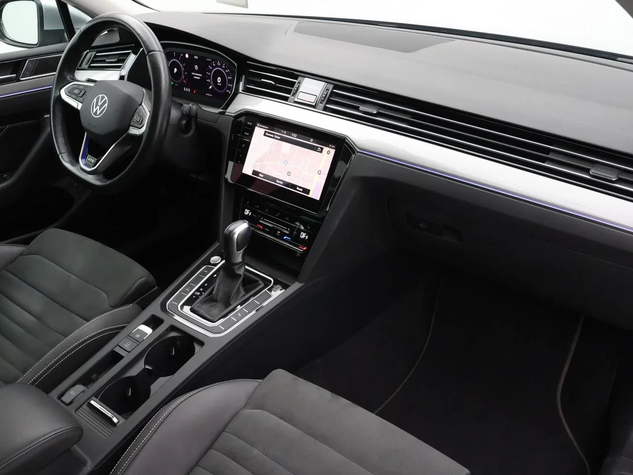 Volkswagen-Passat-image-2