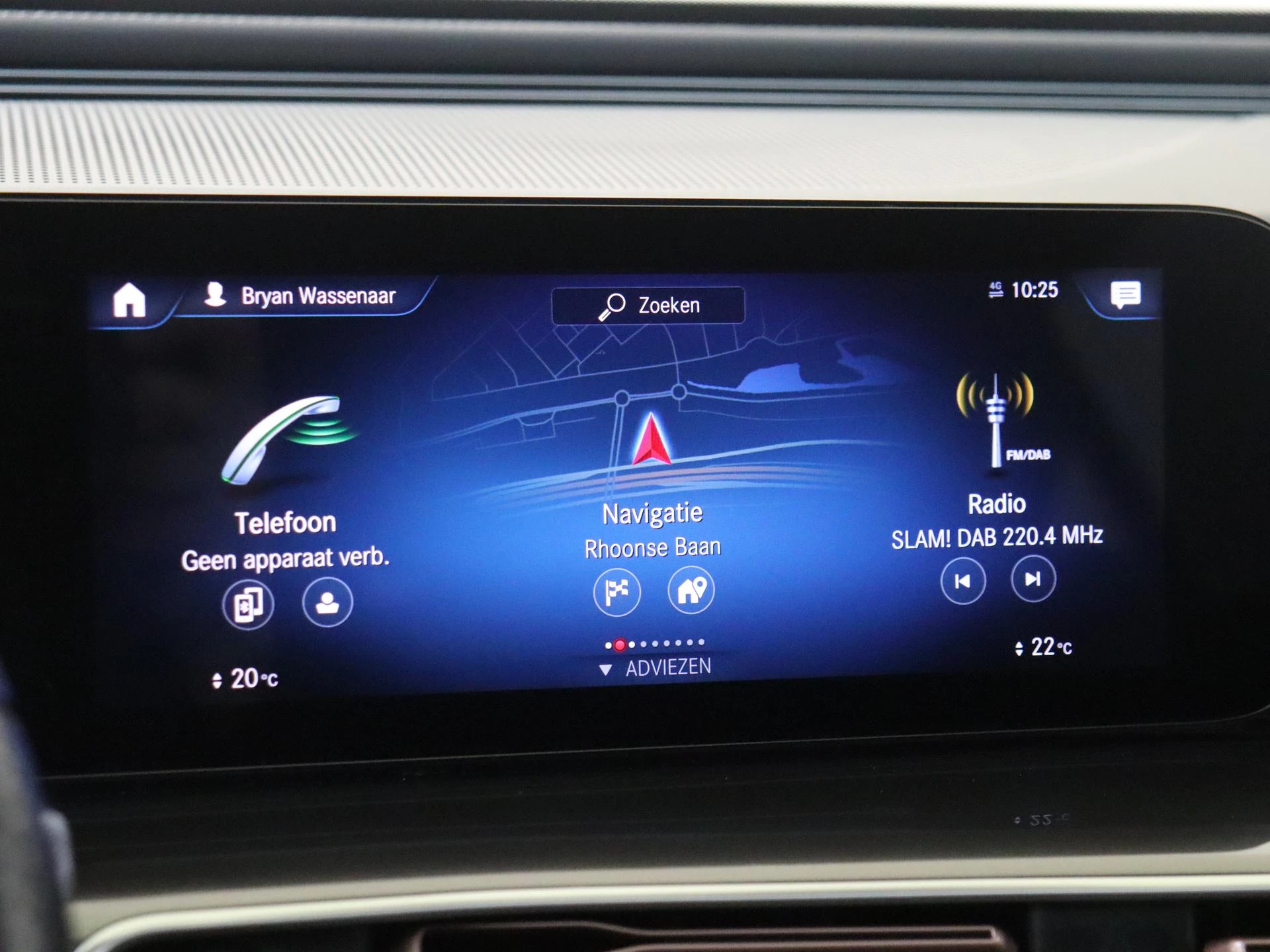 Mercedes-Benz-EQC-image-16