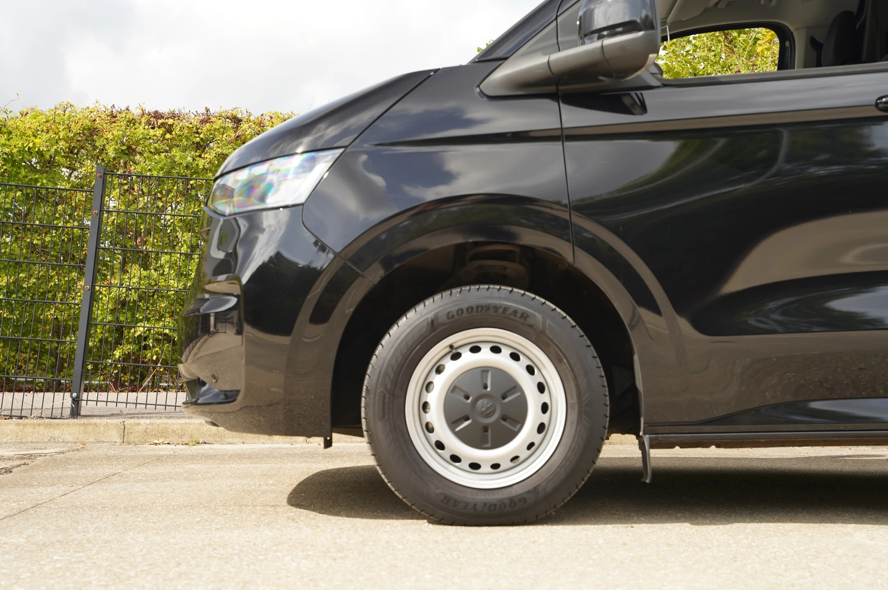 Volkswagen-Transporter-image-5