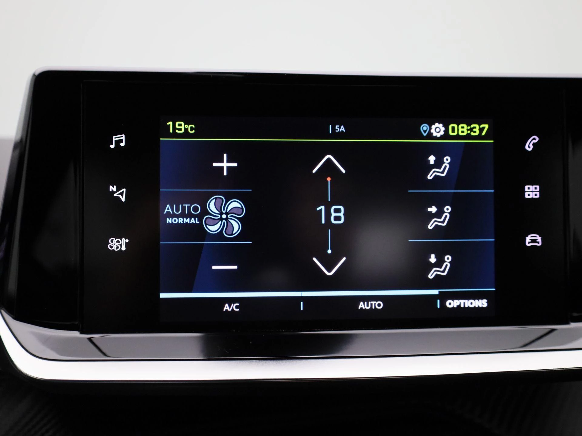 Peugeot-e-2008-image-25