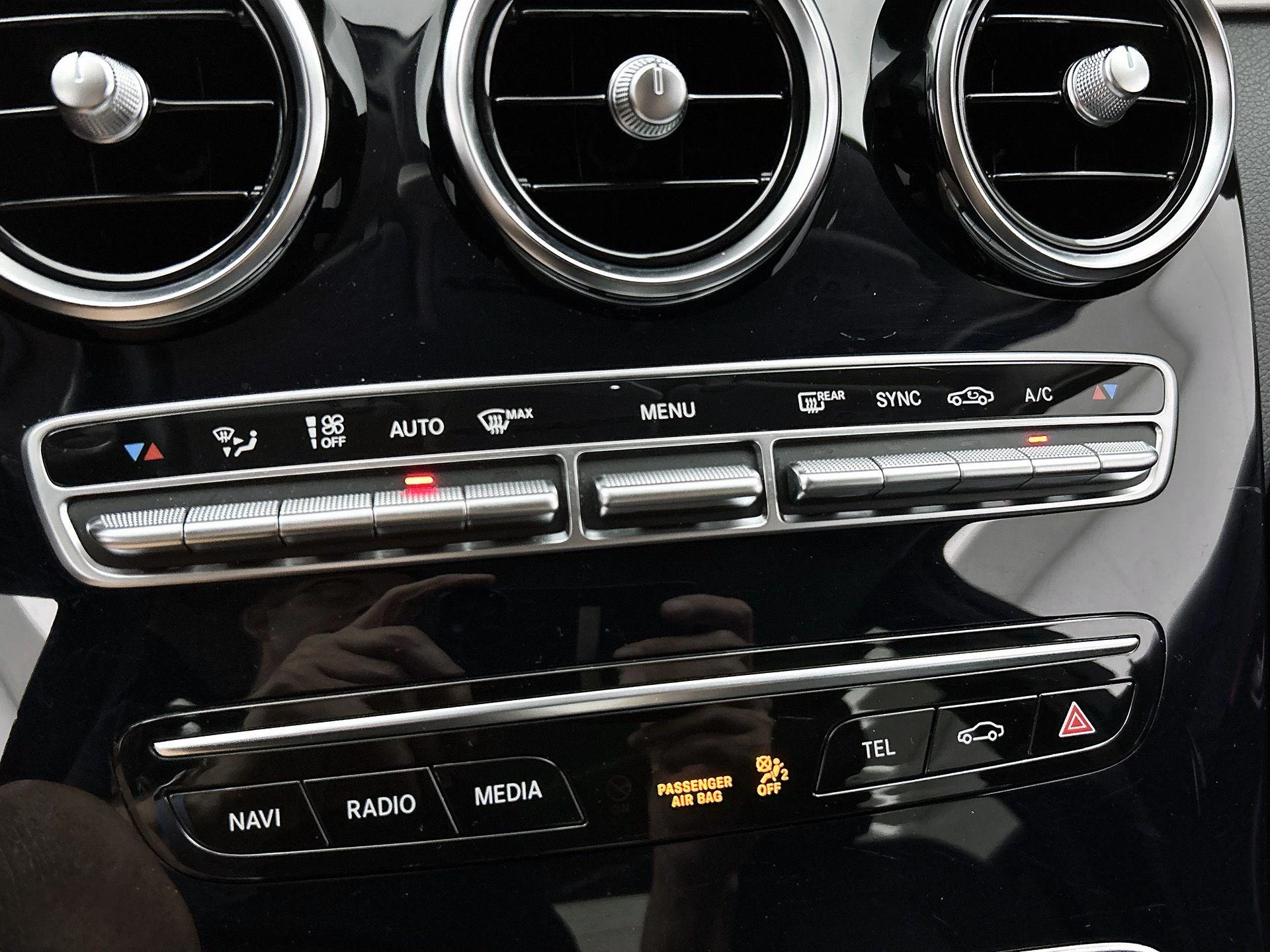 Mercedes-Benz-C-Klasse-image-23