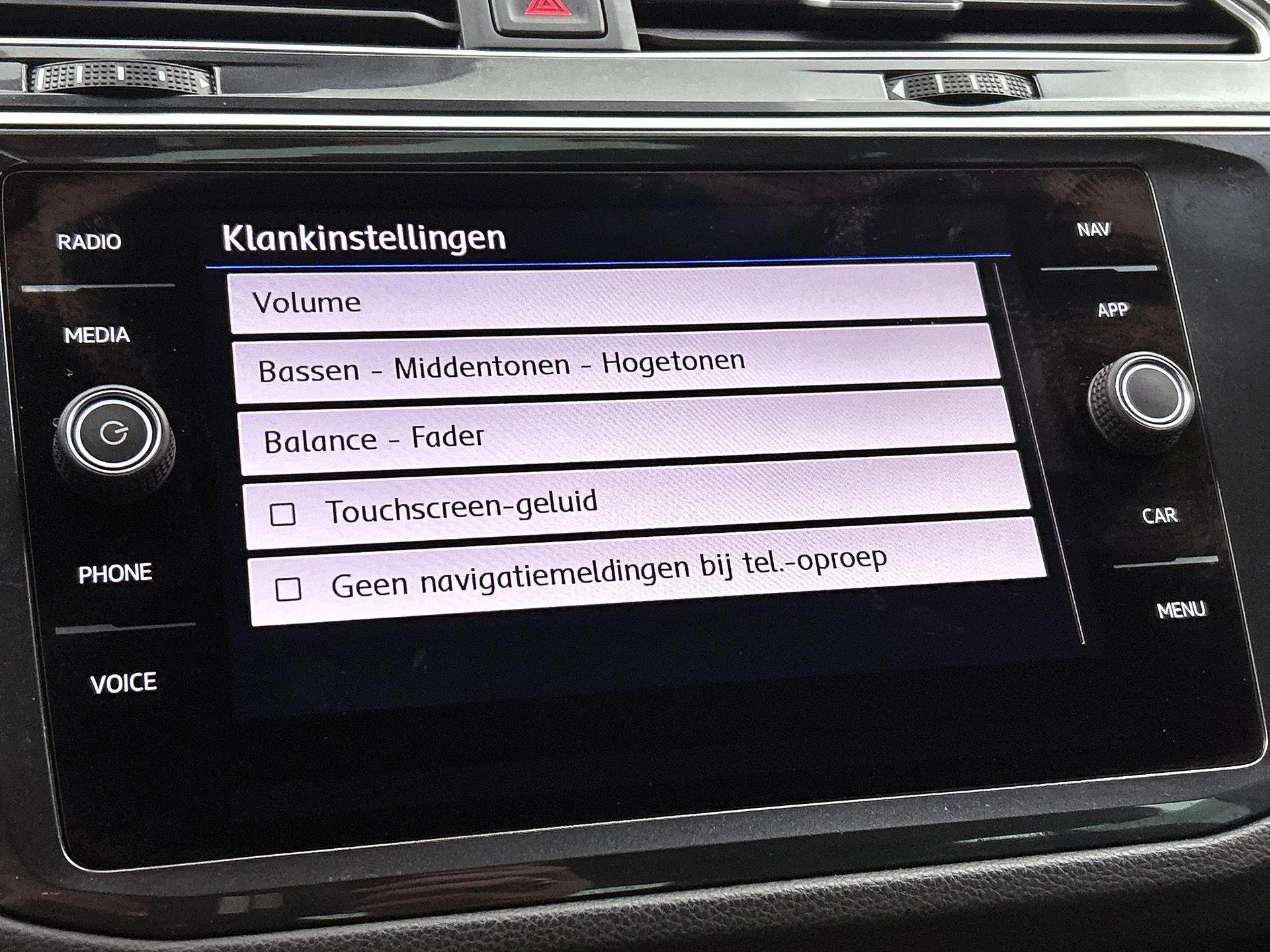 Volkswagen-Tiguan-image-17