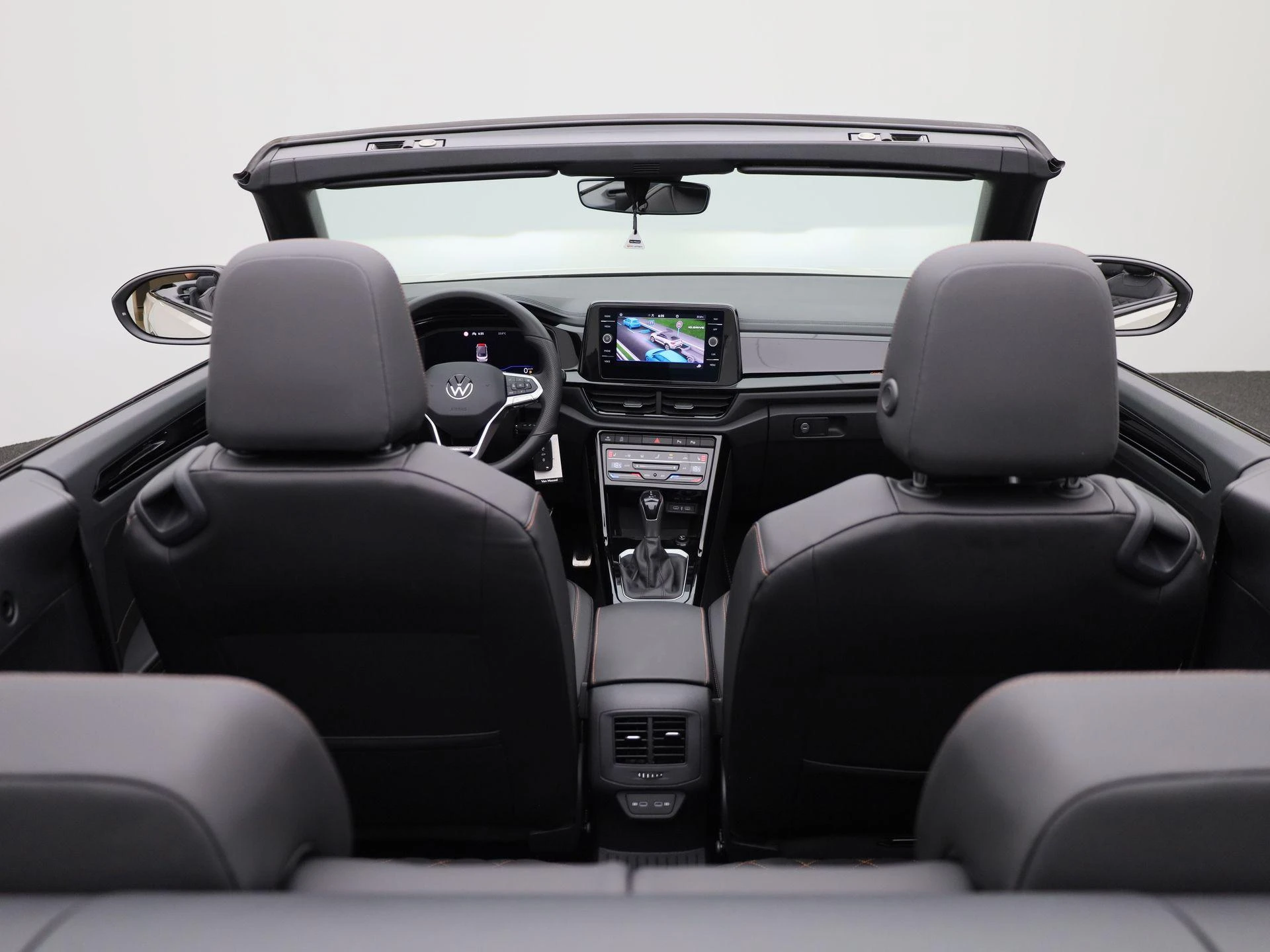 Volkswagen-T-Roc-image-39