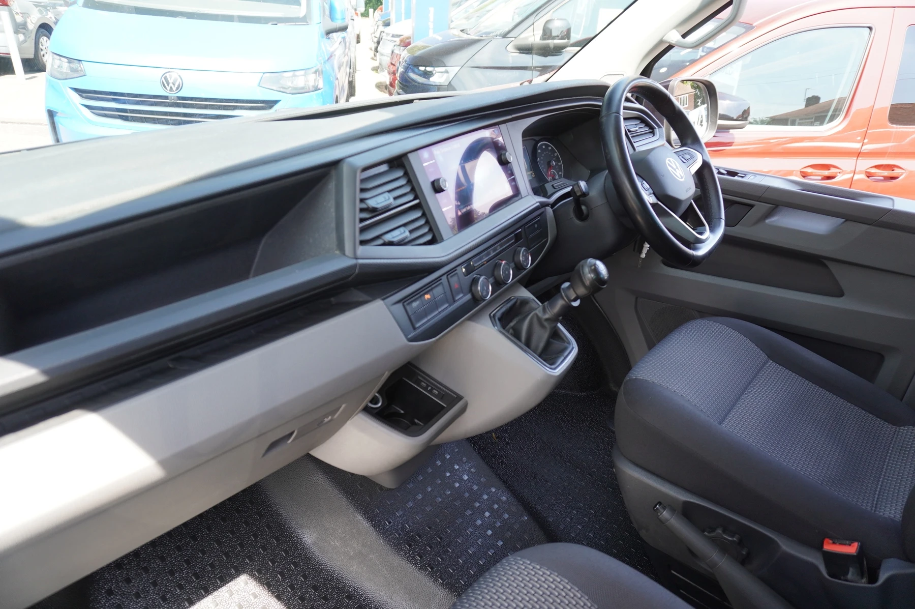 Volkswagen-Transporter-image-1