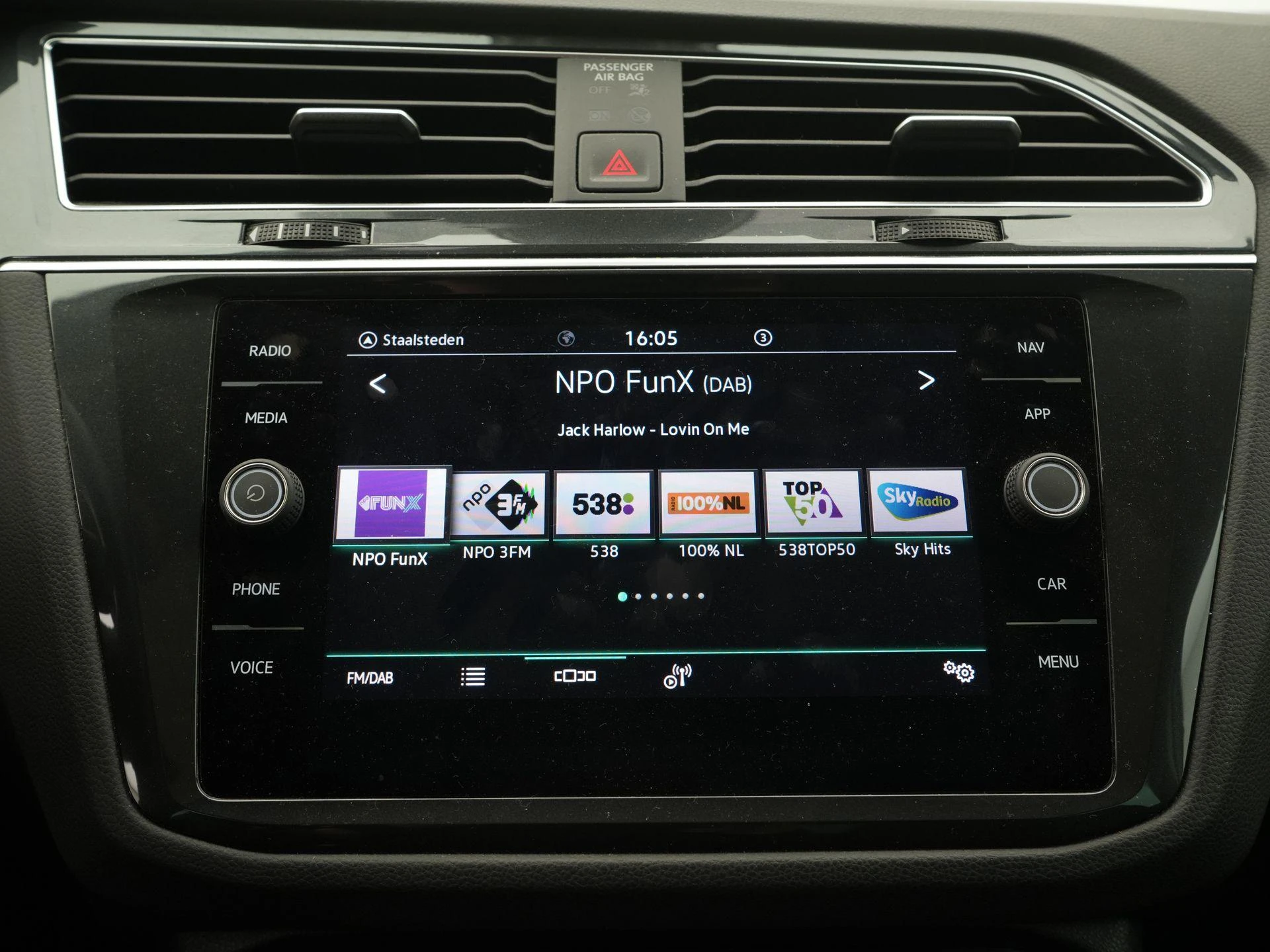 Volkswagen-Tiguan-image-12