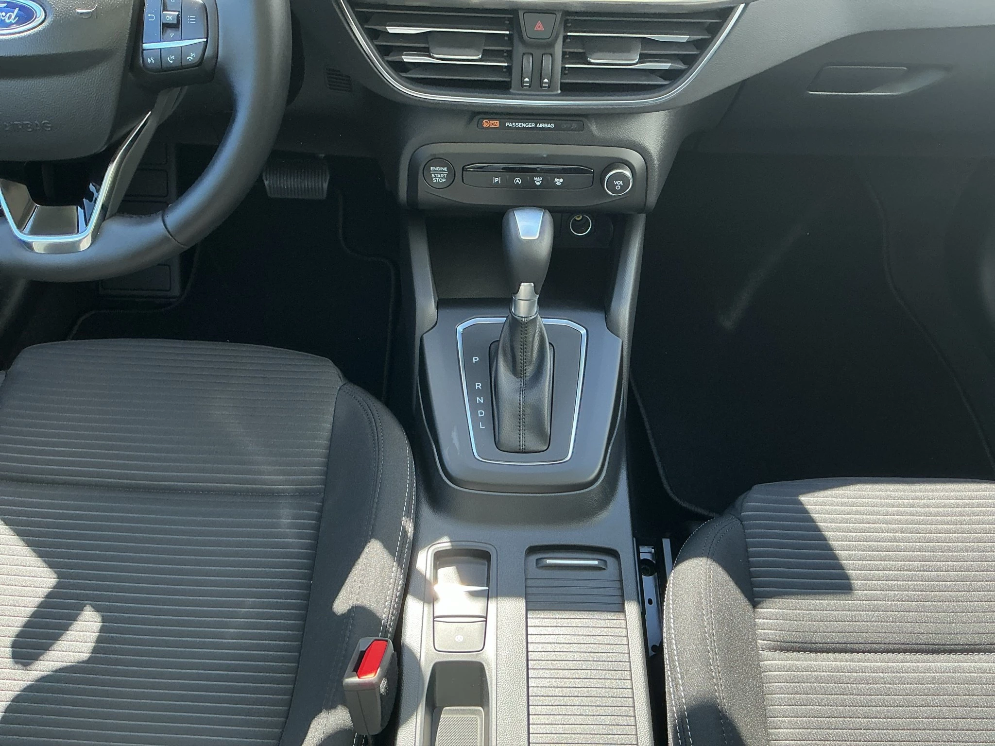 Ford Focus Titanium Edition Limousine Automatik & Panoramadach *HEZ Aktion*