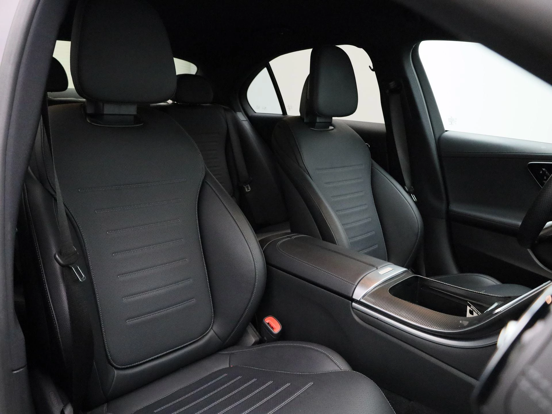 Mercedes-Benz-C-Klasse-image-37