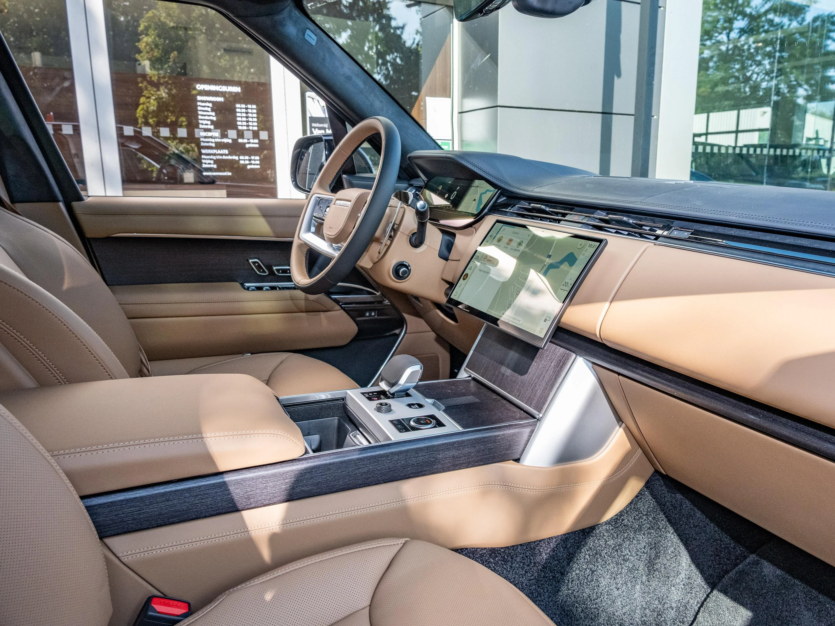 Land Rover-Range Rover-image-17