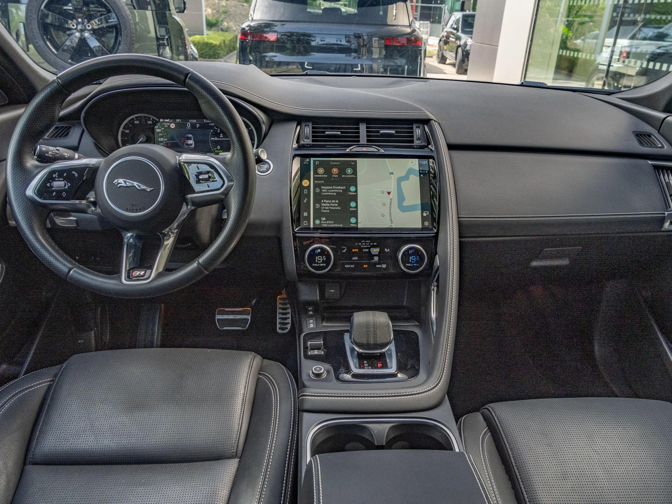 Jaguar E-PACE P300e R-Dynamic S