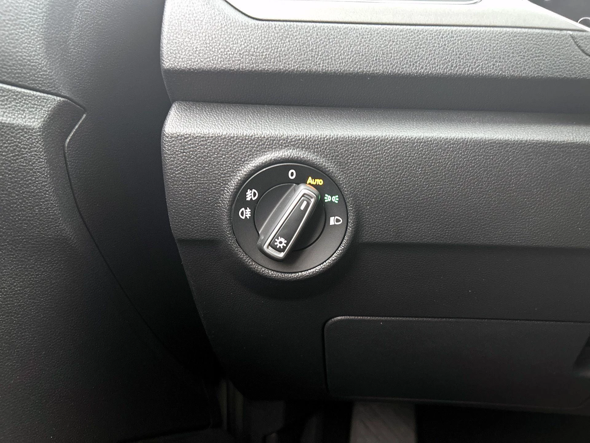 Volkswagen-T-Roc-image-24