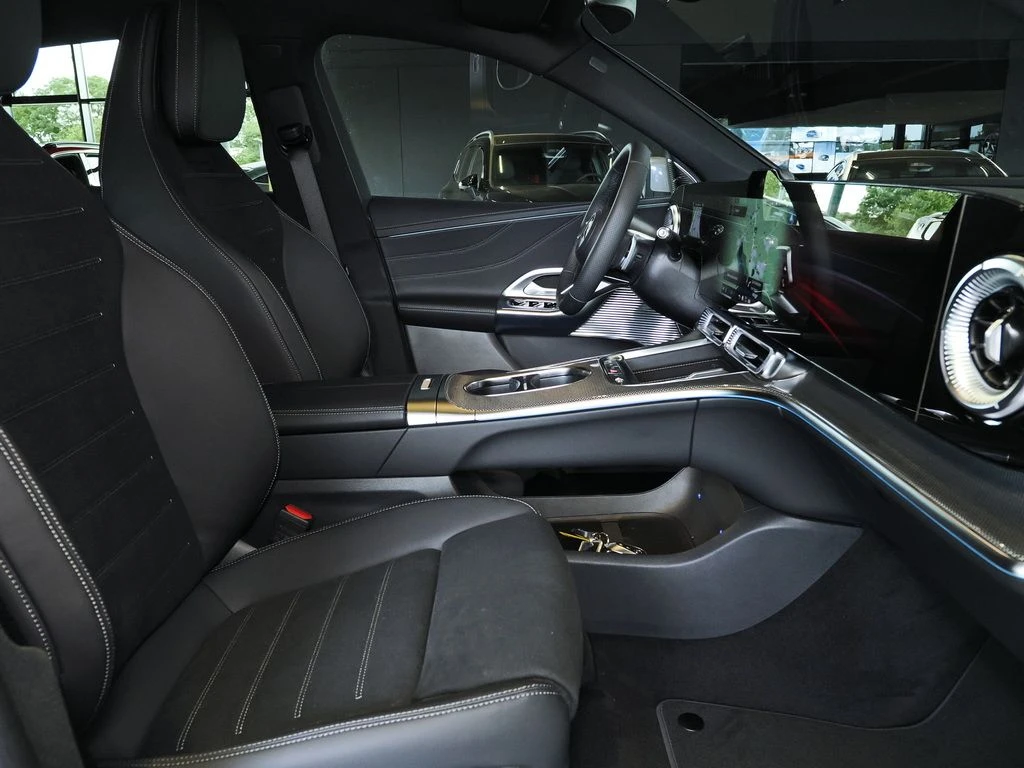 Mercedes-Benz-GLC 400-image-9