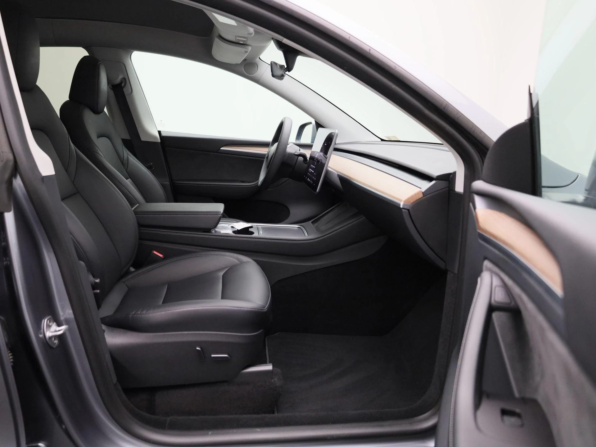 Tesla-Model Y-image-32