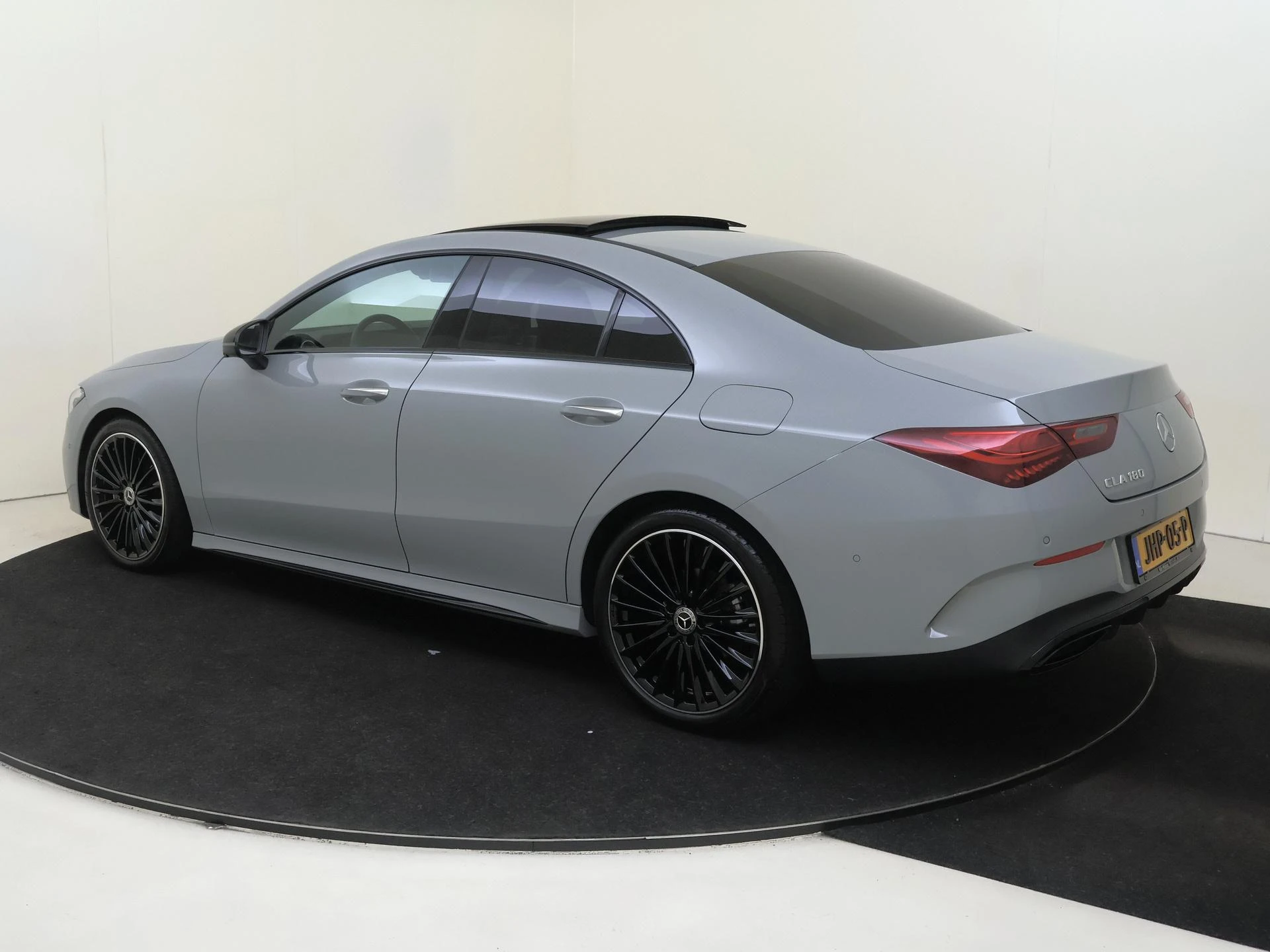 Mercedes-Benz-CLA-image-5