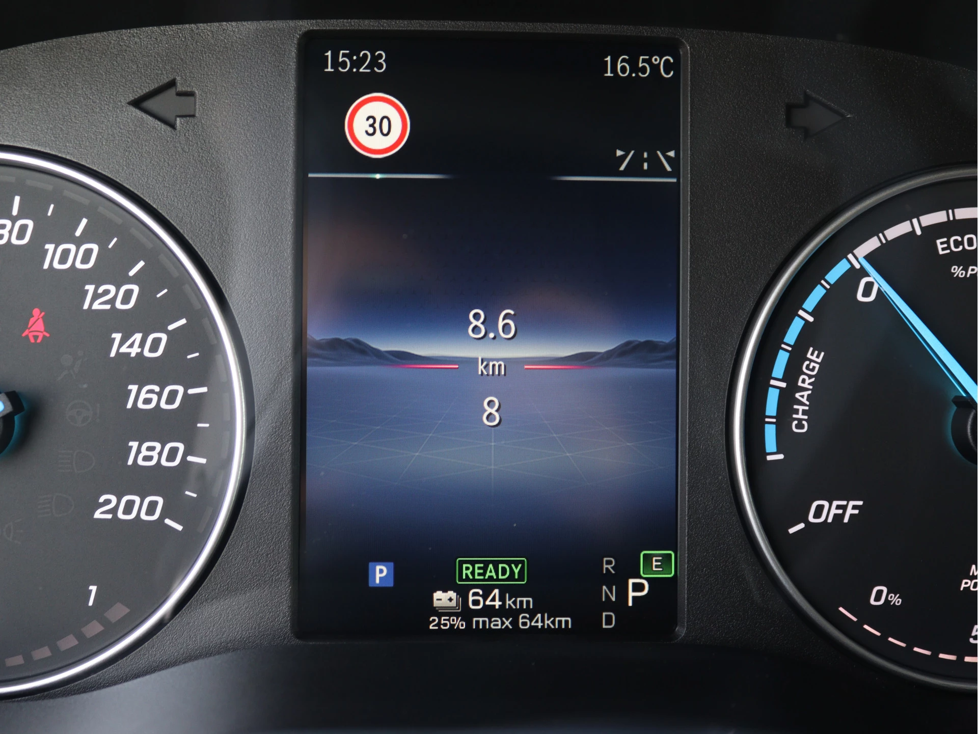 Mercedes-Benz-eVito-image-7