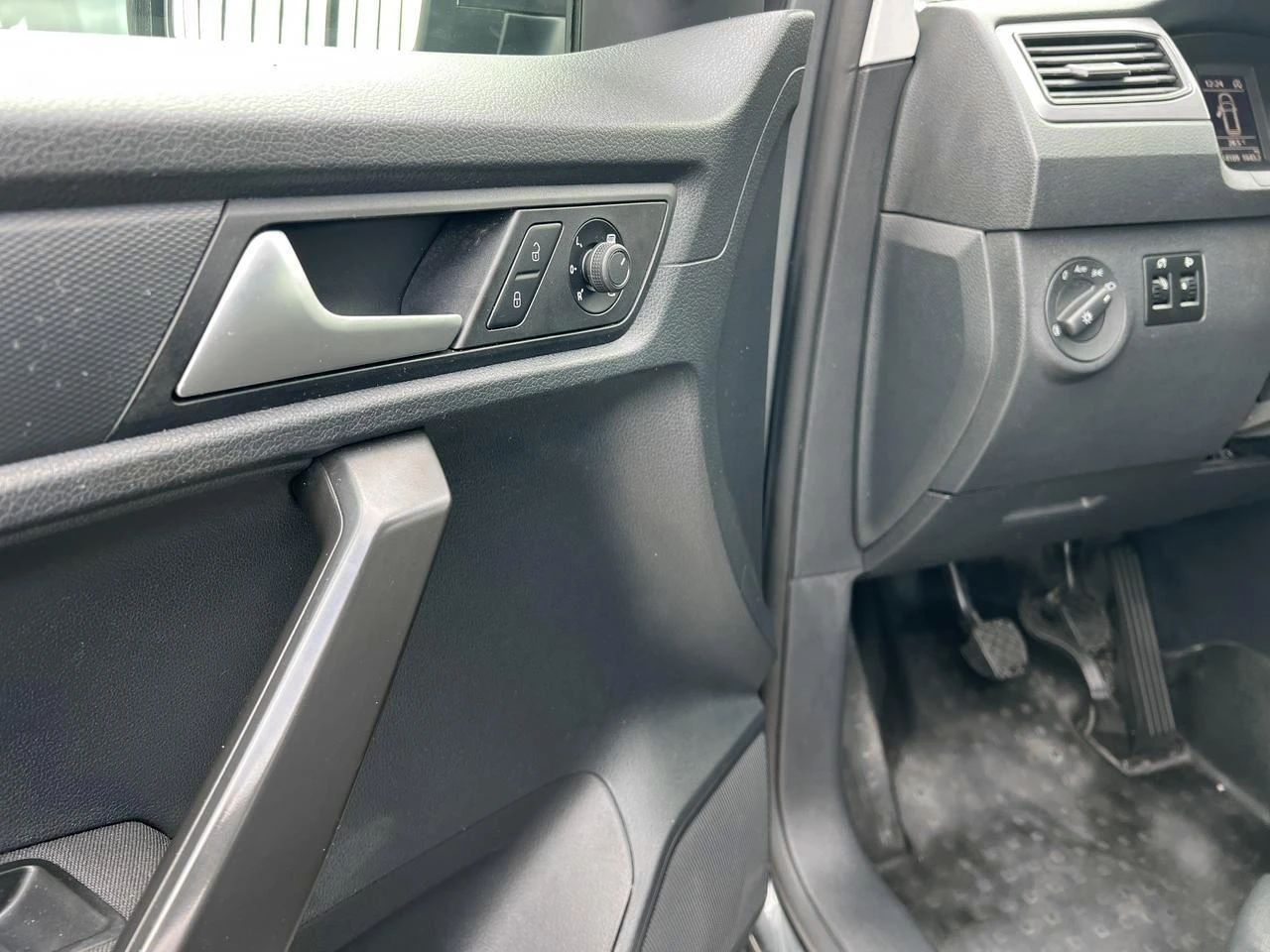 Volkswagen-Caddy-image-15