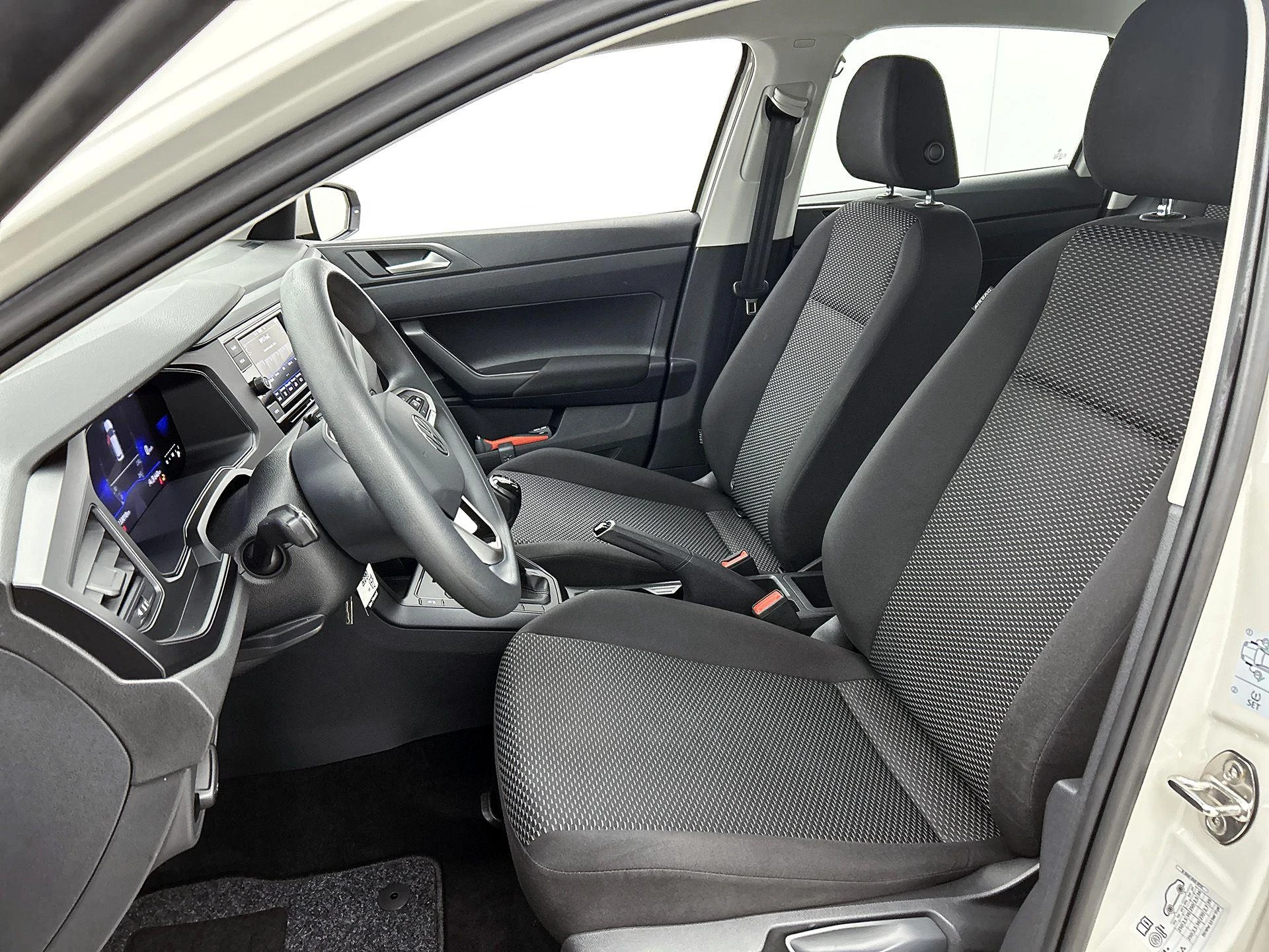 Volkswagen-Polo-image-31