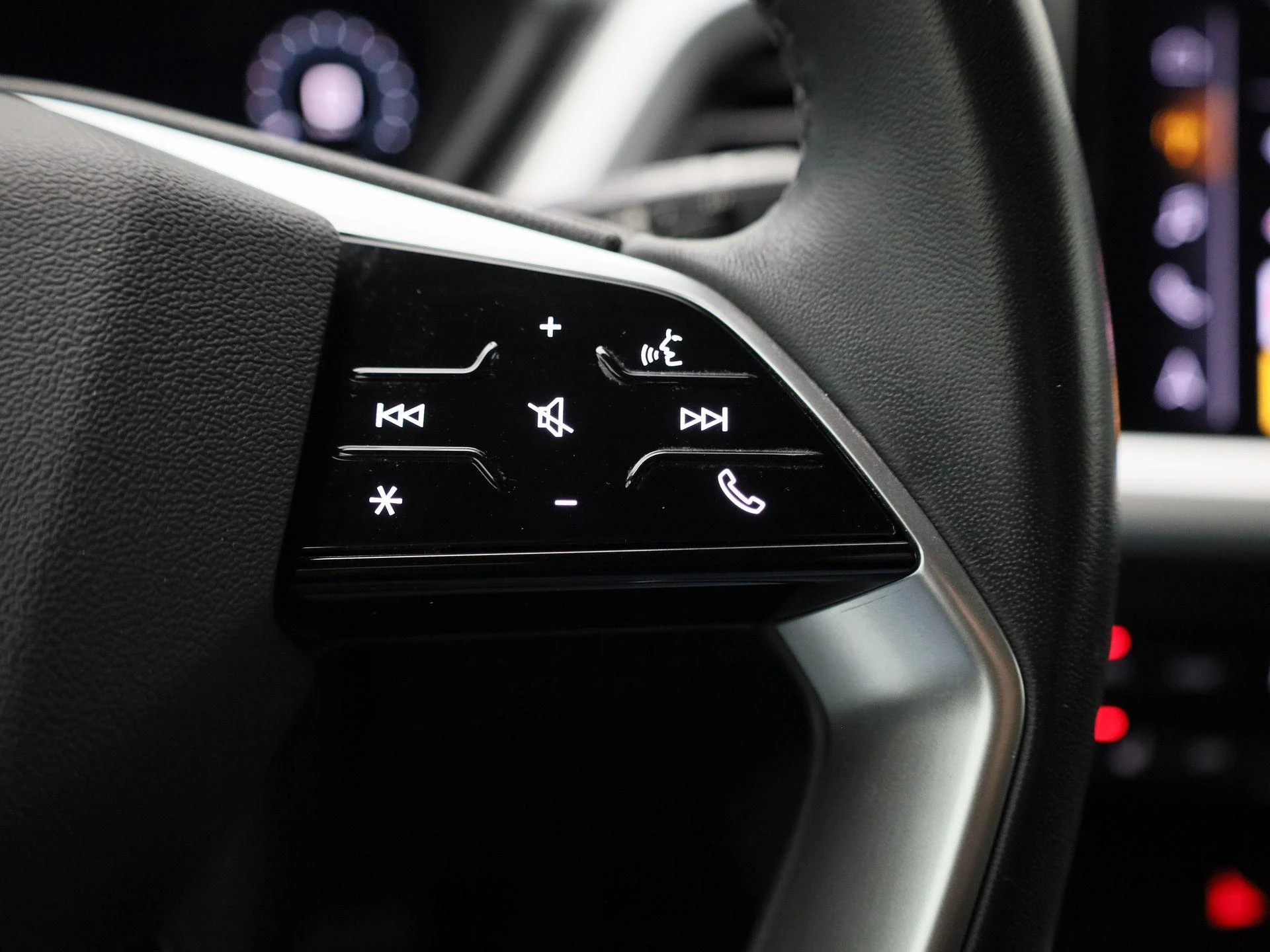 Audi-Q4 e-tron-image-16
