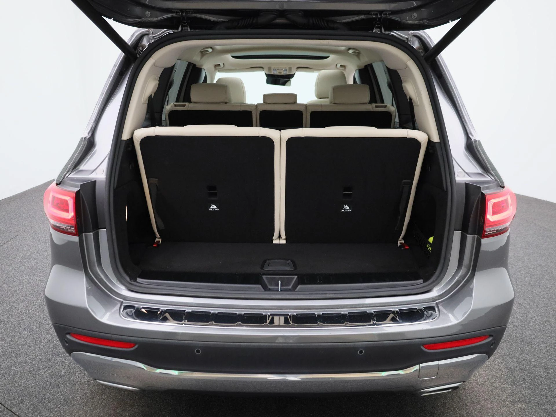 Mercedes-Benz-GLB-image-11