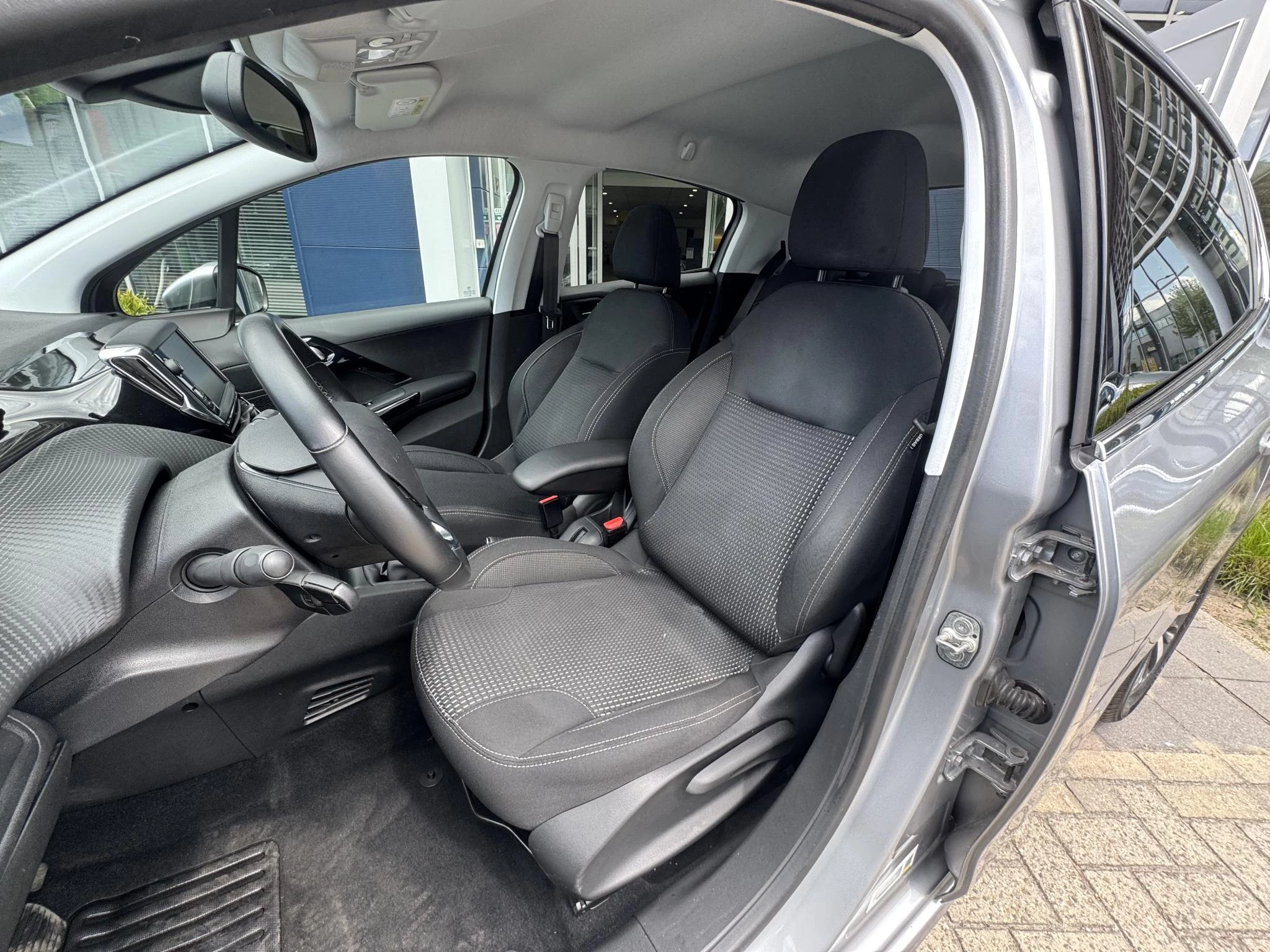 Peugeot-208-image-15