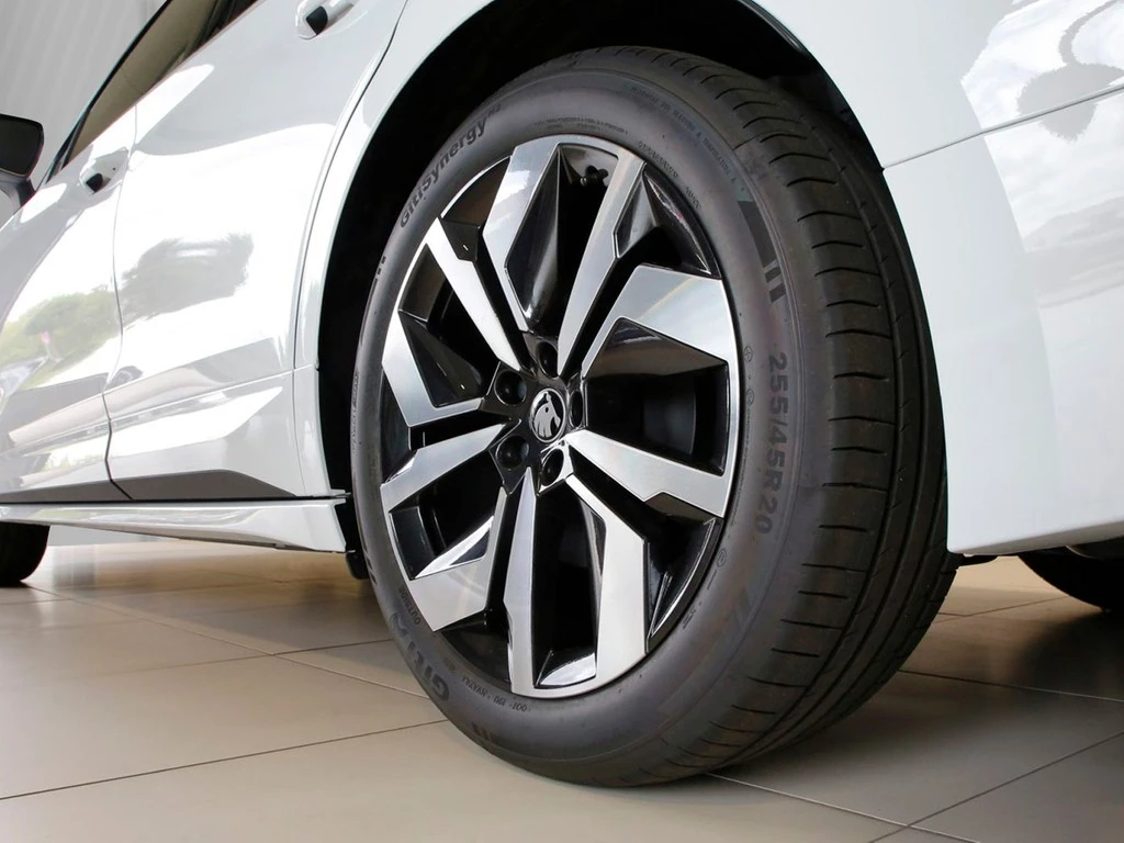 Škoda-Enyaq iV-image-4