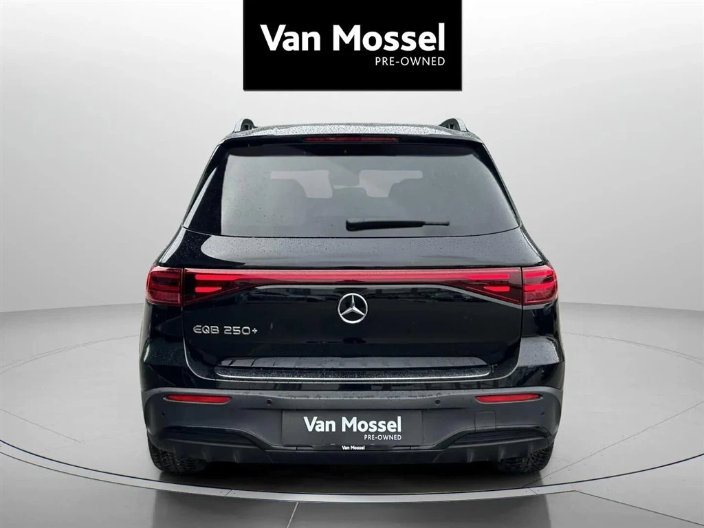 Mercedes-Benz-EQB-image-5