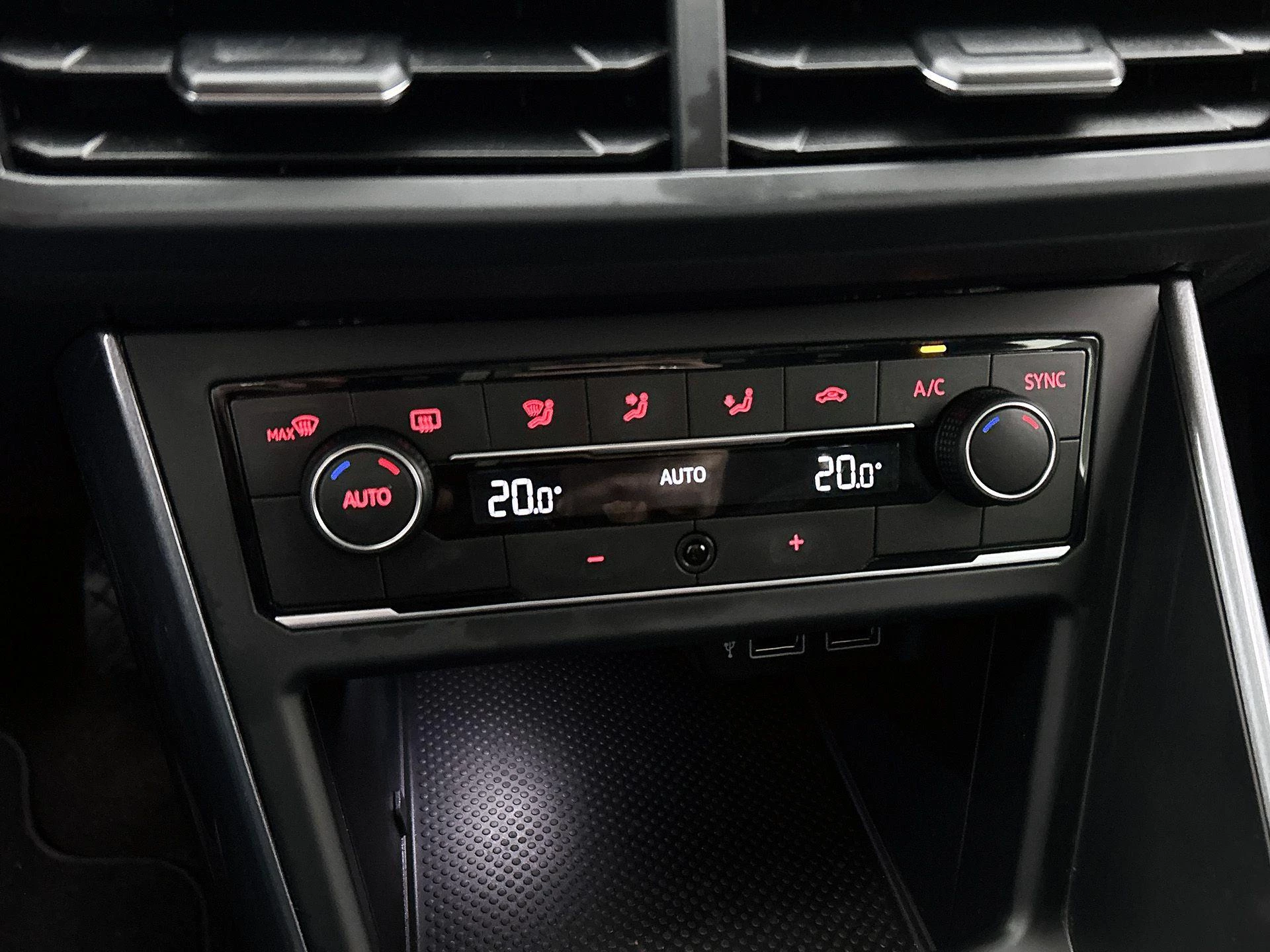 Volkswagen-Polo-image-22