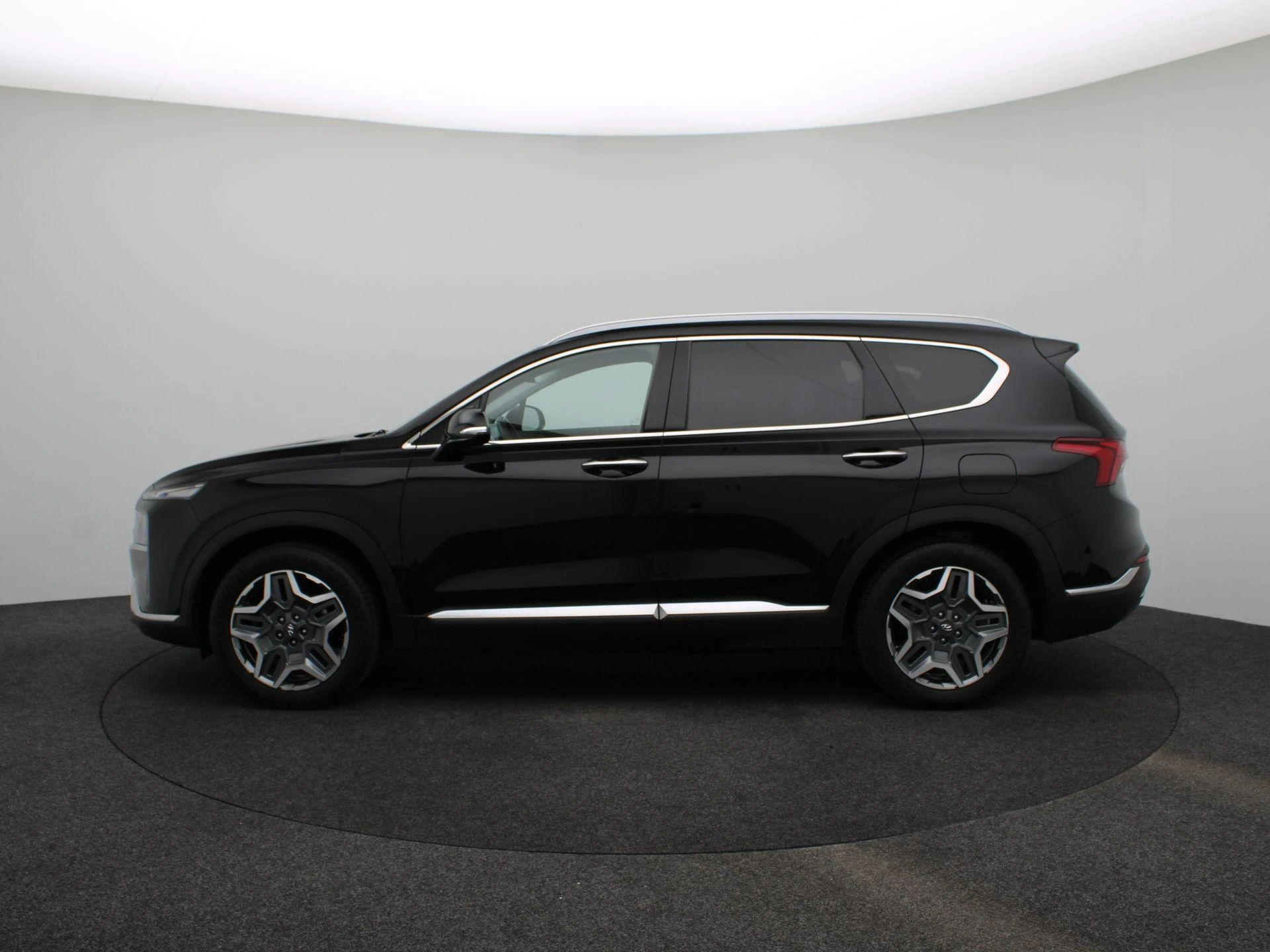 Hyundai-Santa Fe-image-3