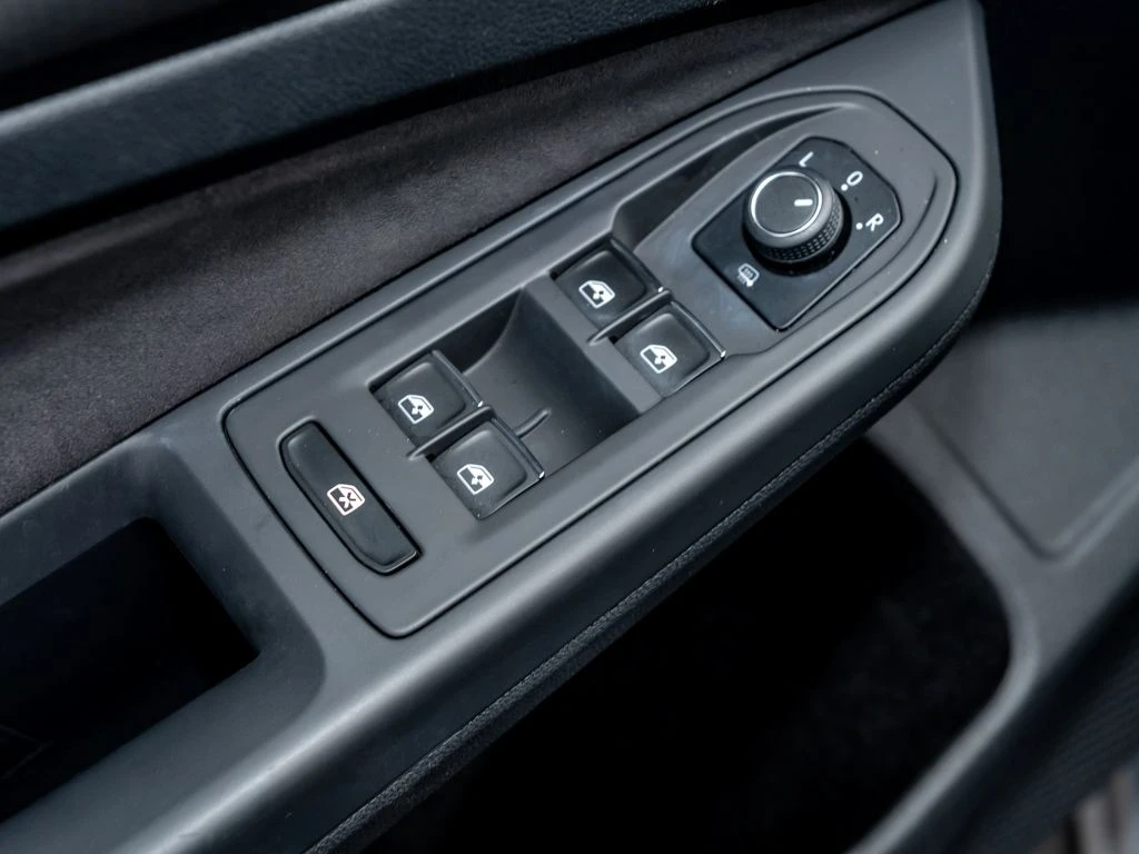 Volkswagen-Golf-image-13