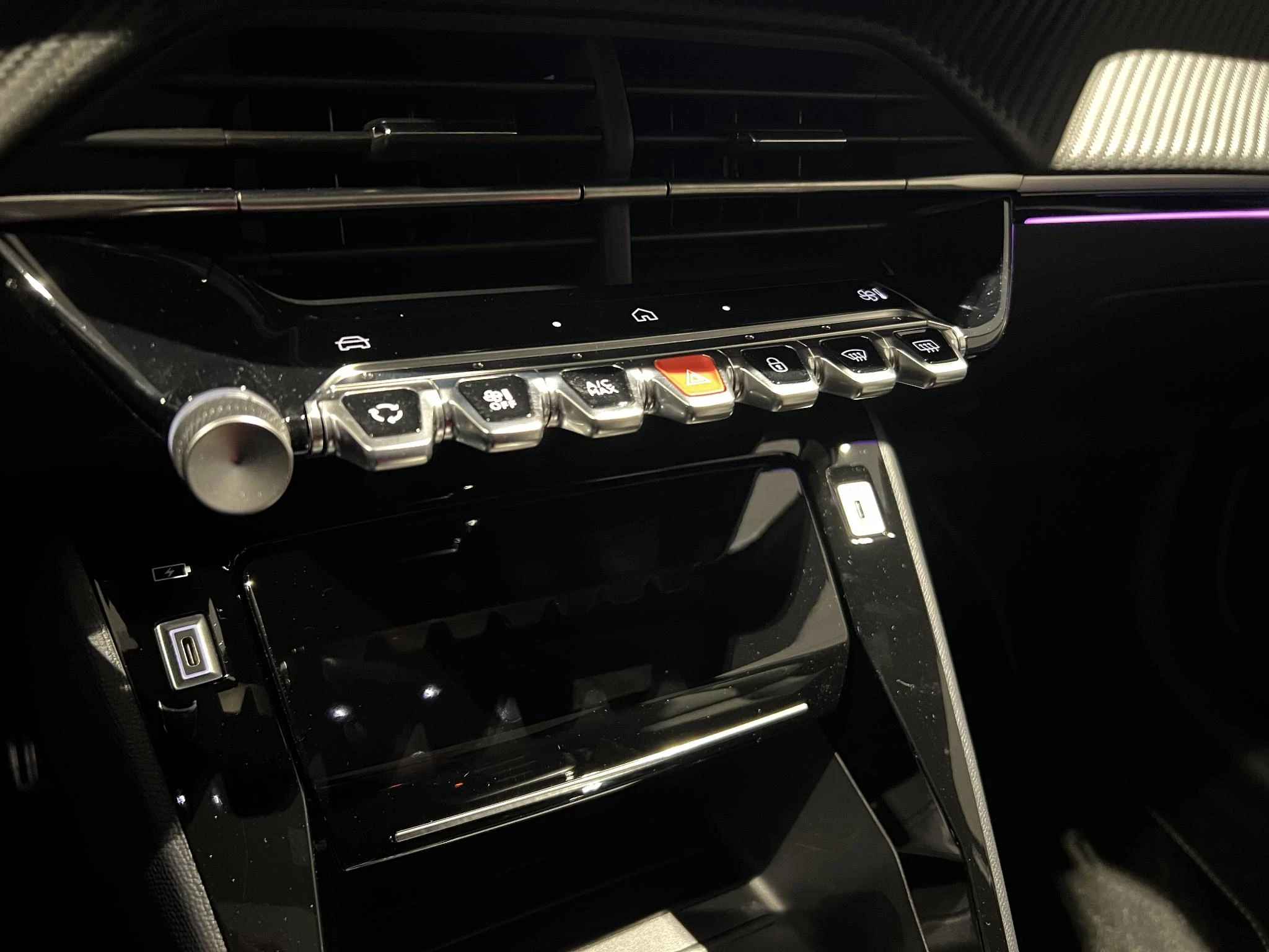 Peugeot-e-208-image-13