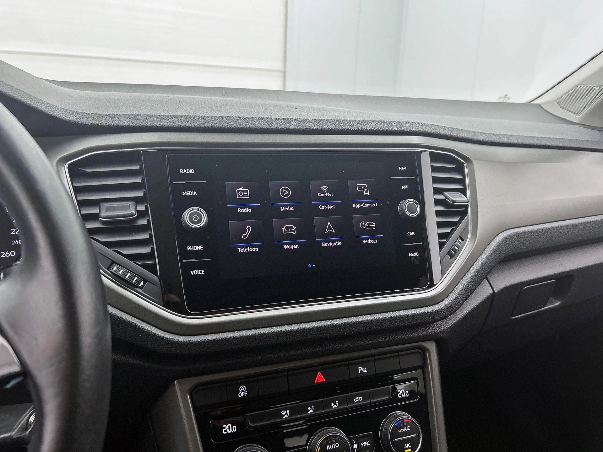 Volkswagen-T-Roc-image-8