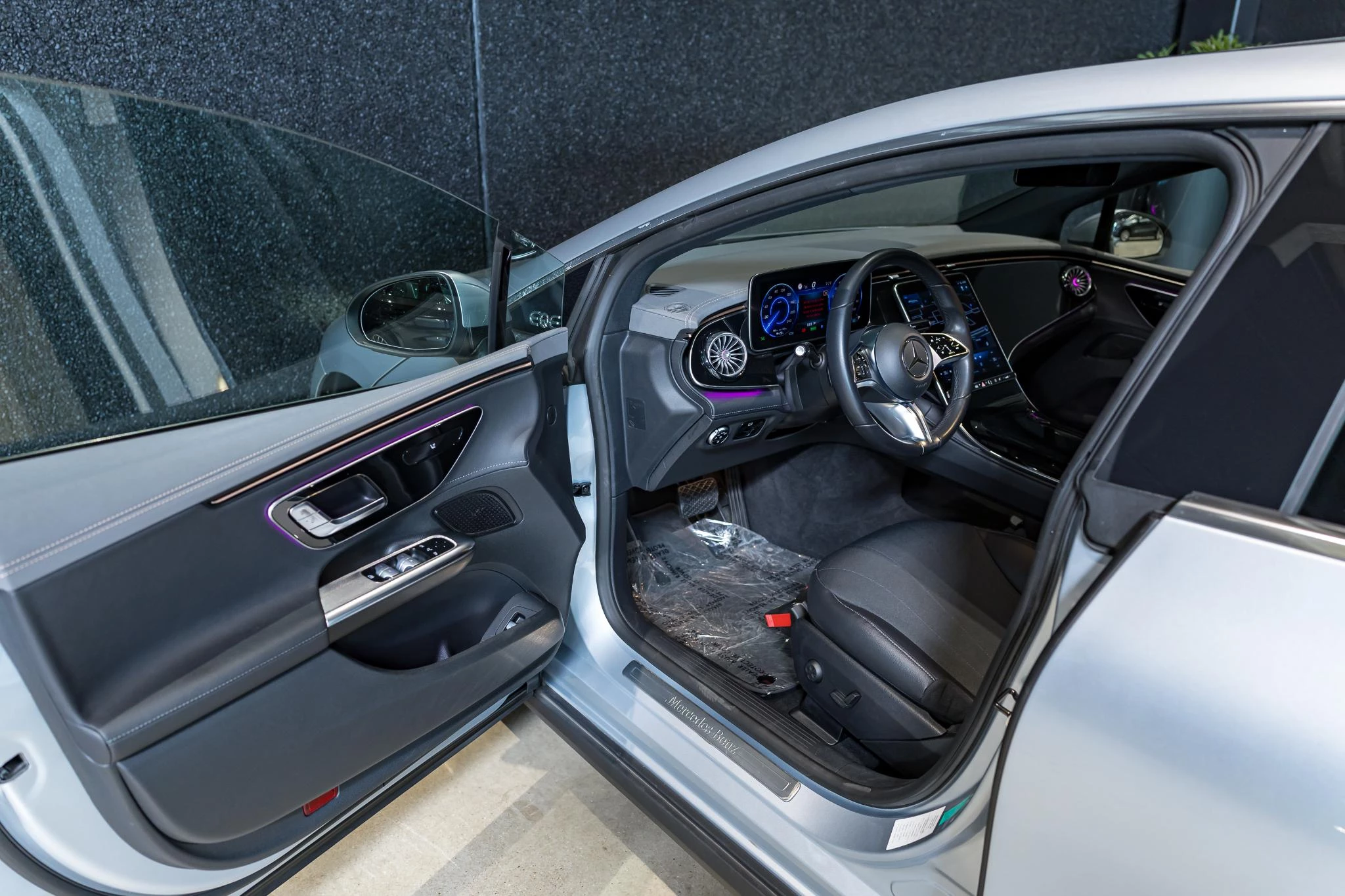 Mercedes-Benz-EQE-image-15