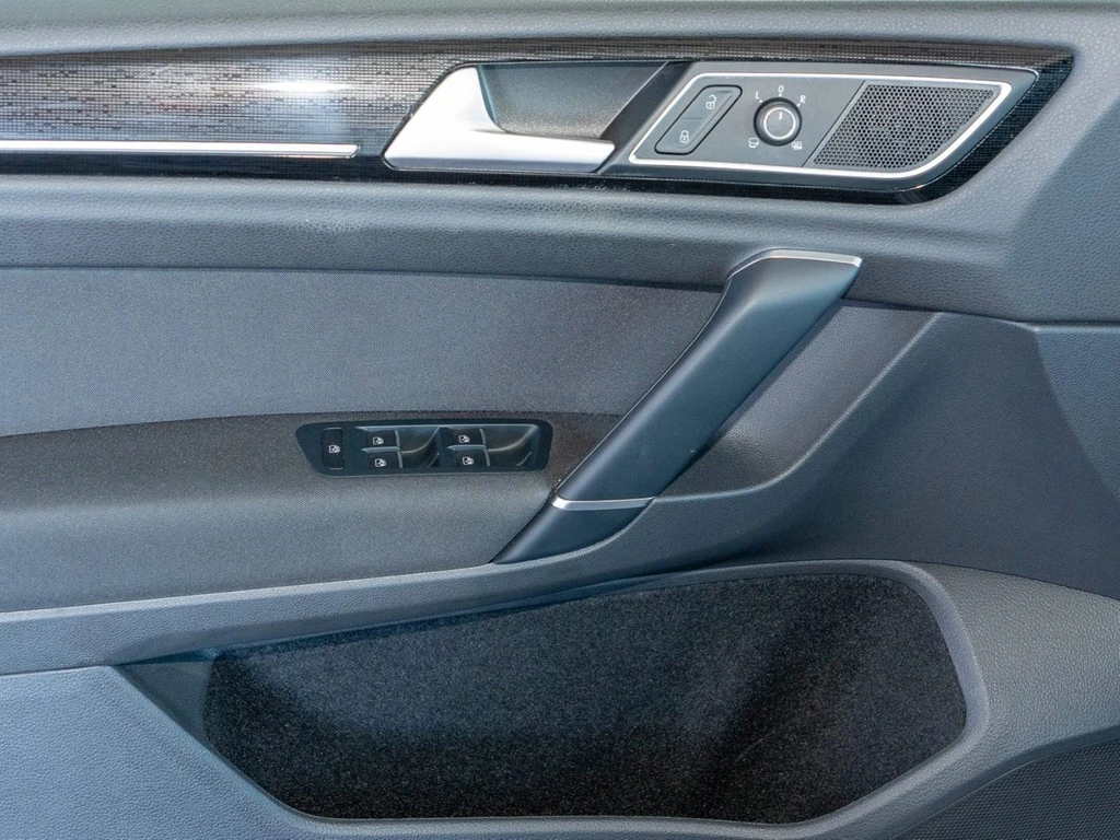Volkswagen-Golf Sportsvan-image-18
