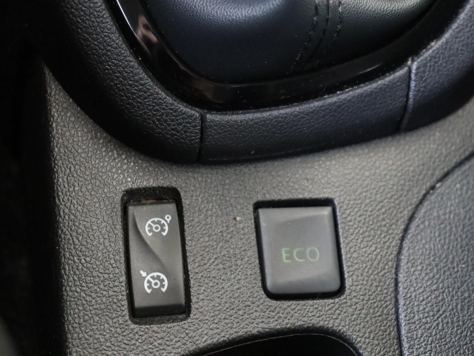 Renault-Clio-image-23