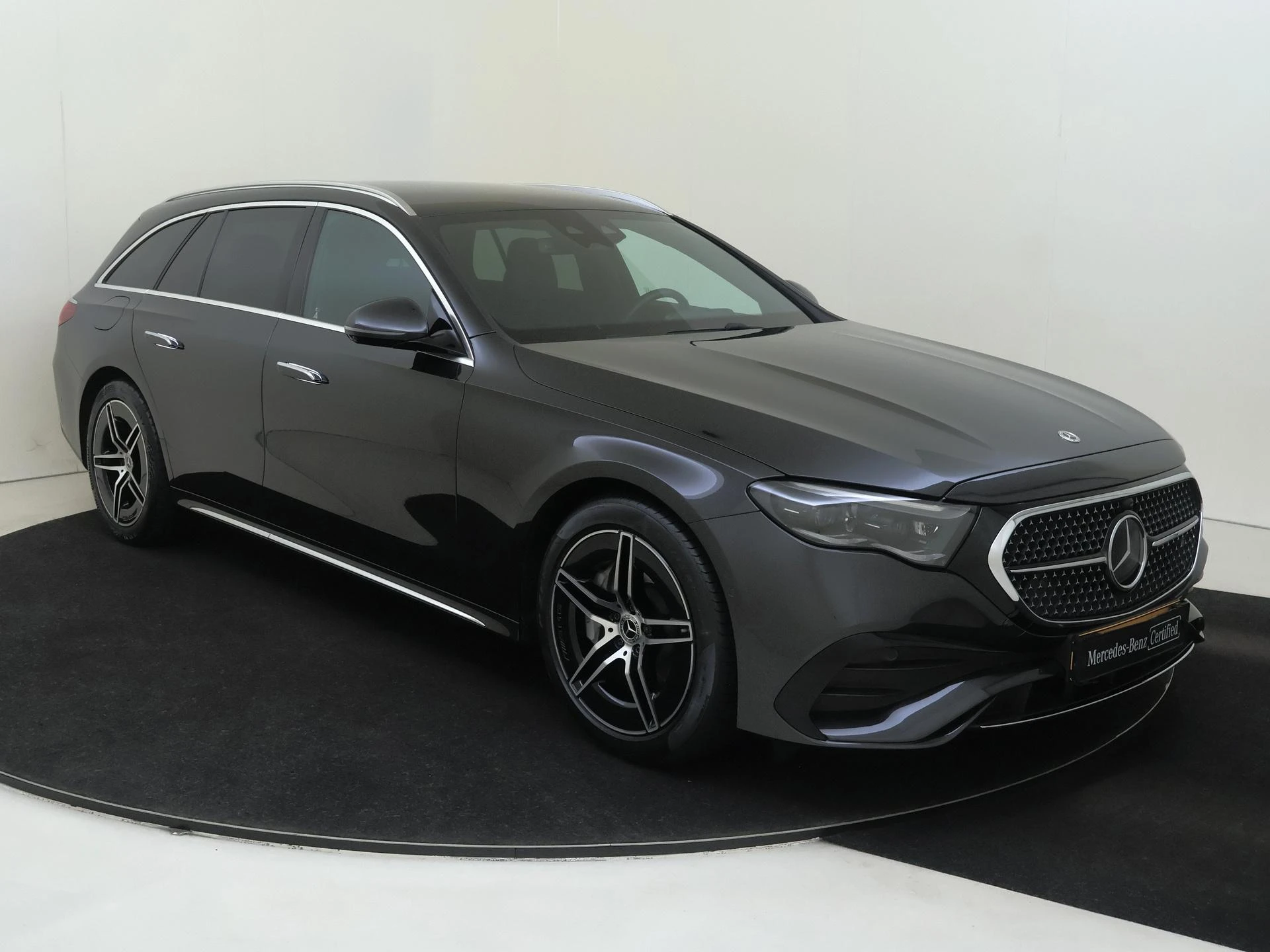 Mercedes-Benz-E-Klasse-image-1