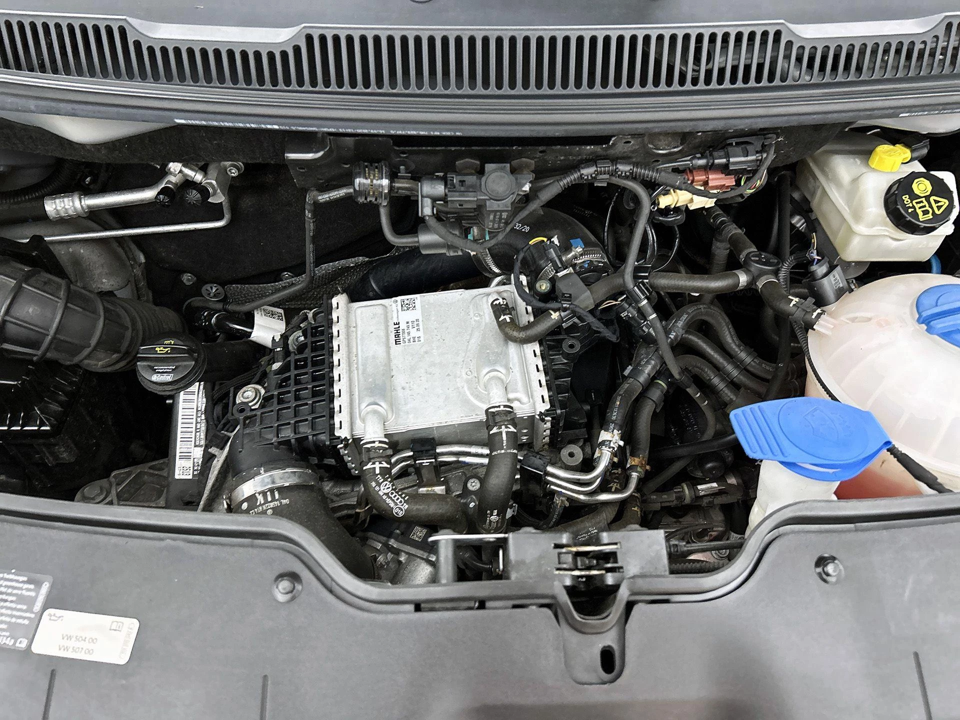 Volkswagen-Transporter-image-28