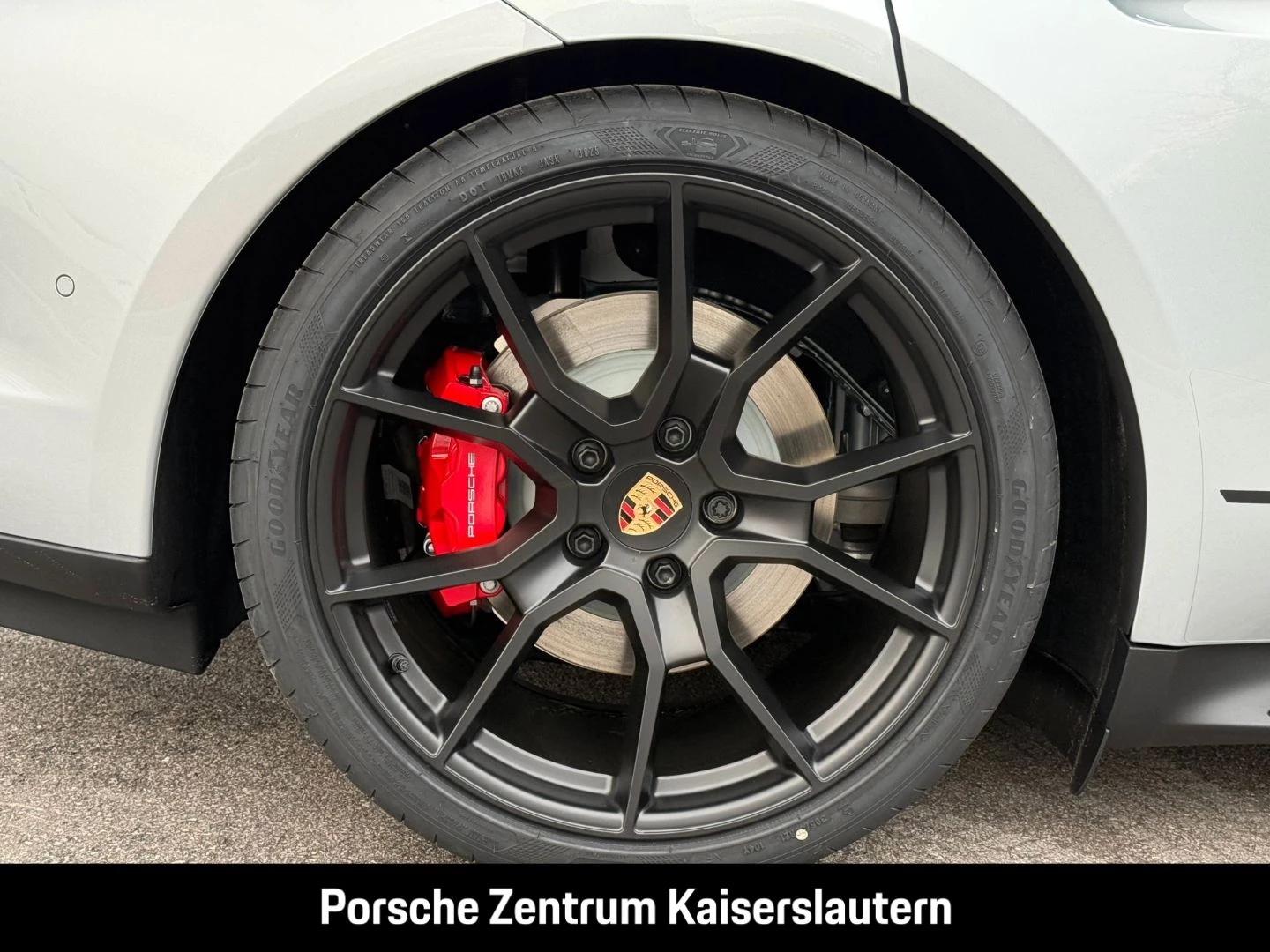 Porsche Taycan GTS Sport Turismo HA-Lenkung Active-Ride gts